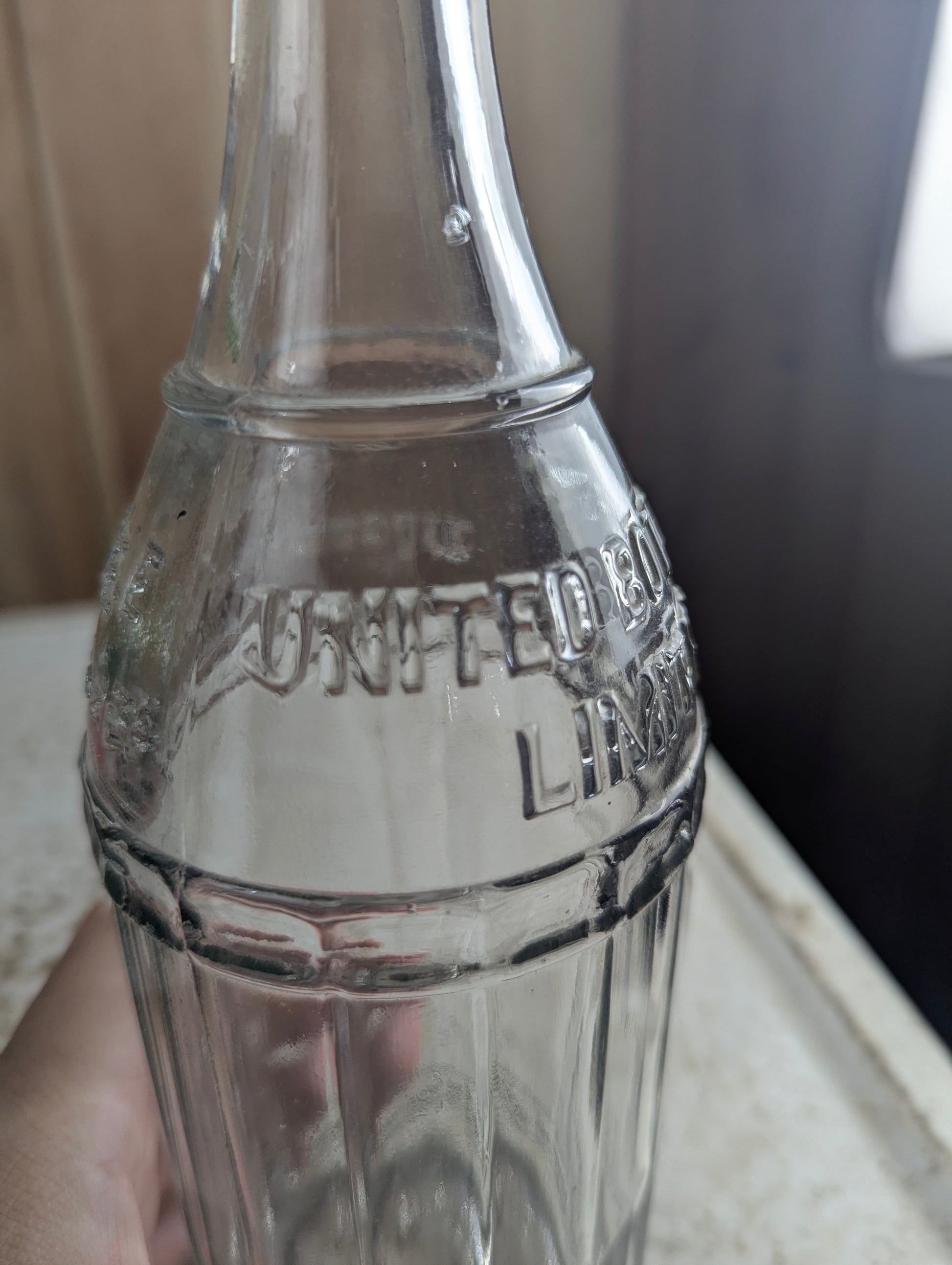 Antique 28oz United Bottles Limited Ginger Ale Embossed Clear Glass Soda Bottle - view 3