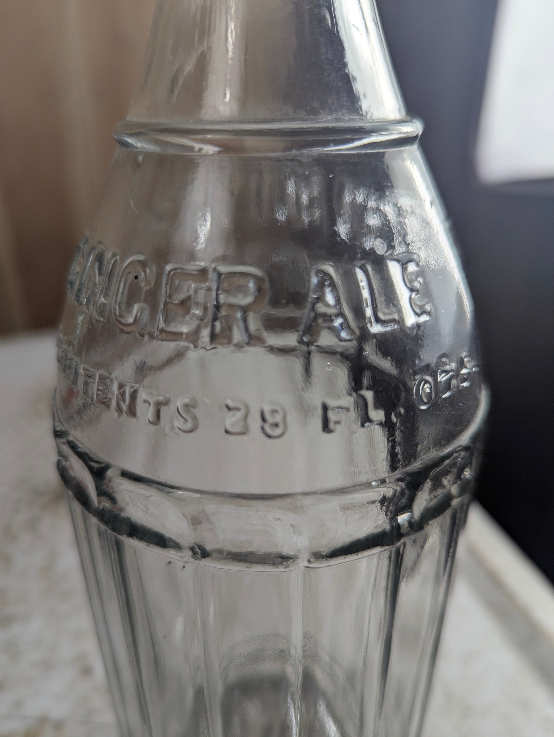 Antique 28oz United Bottles Limited Ginger Ale Embossed Clear Glass Soda Bottle - view 5