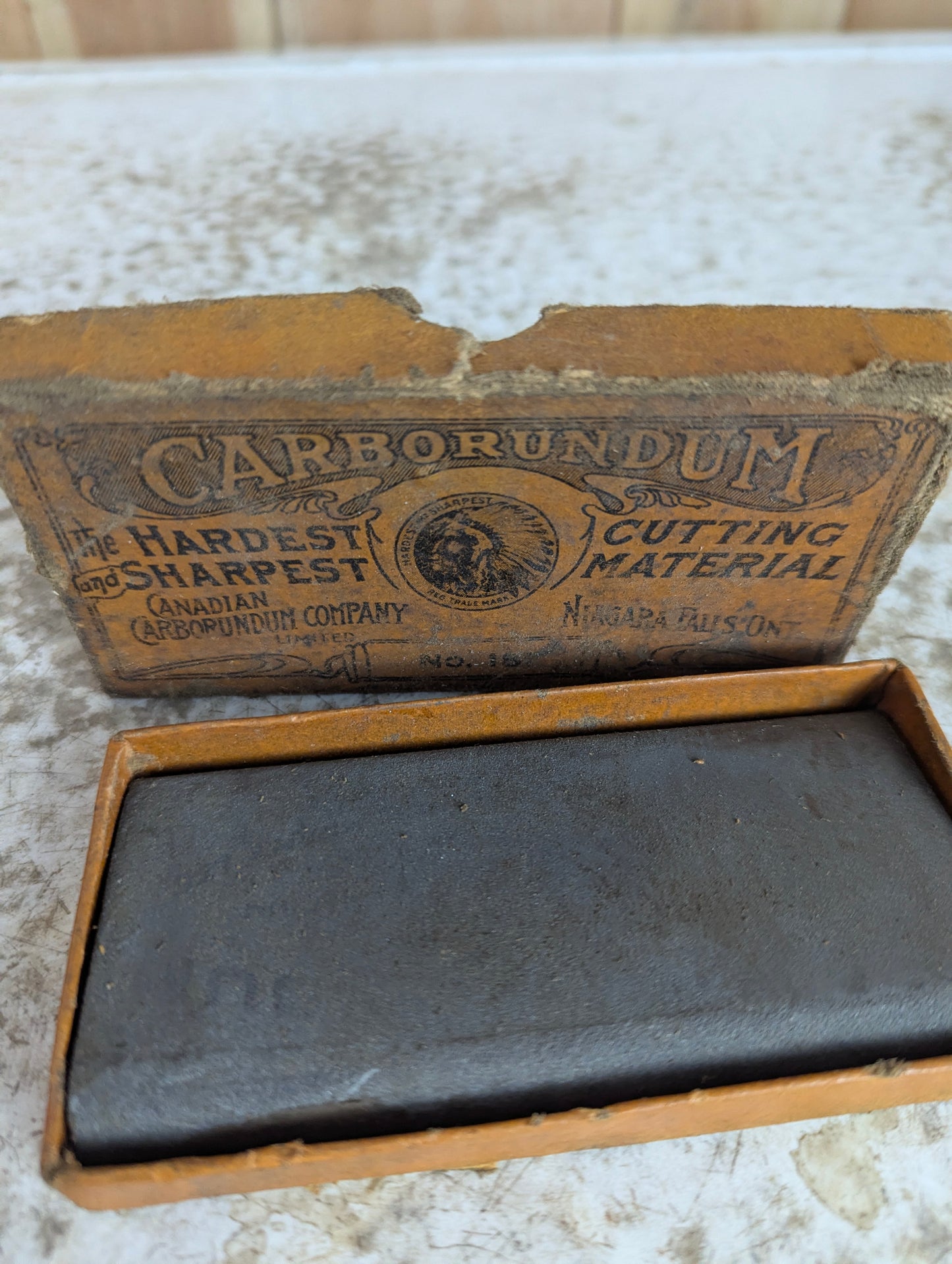 Antique Carborundum No 181 Sharpening Medium Slip Sharpening Stone in Original Box - view 2