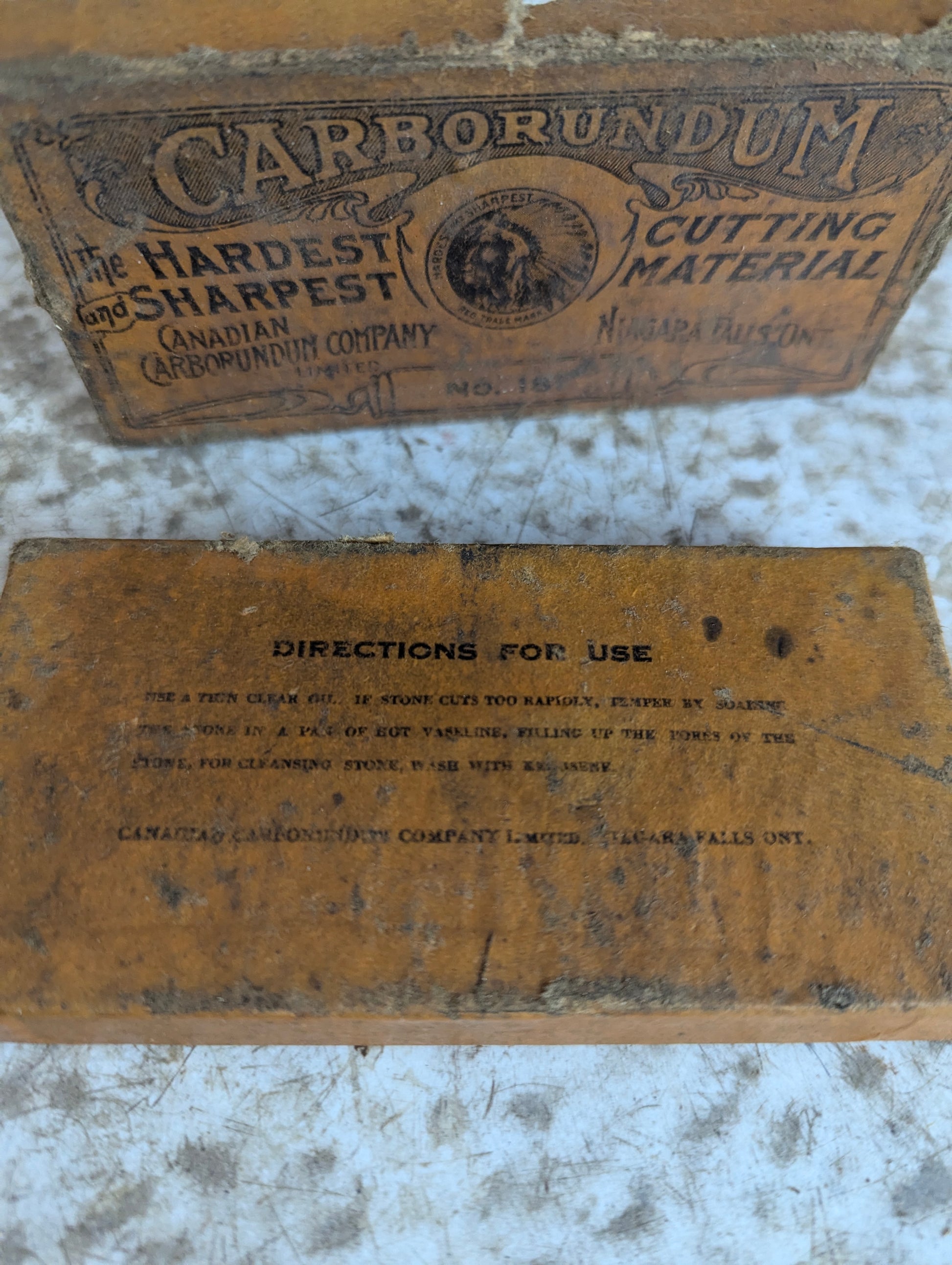 Antique Carborundum No 181 Sharpening Medium Slip Sharpening Stone in Original Box - view 4