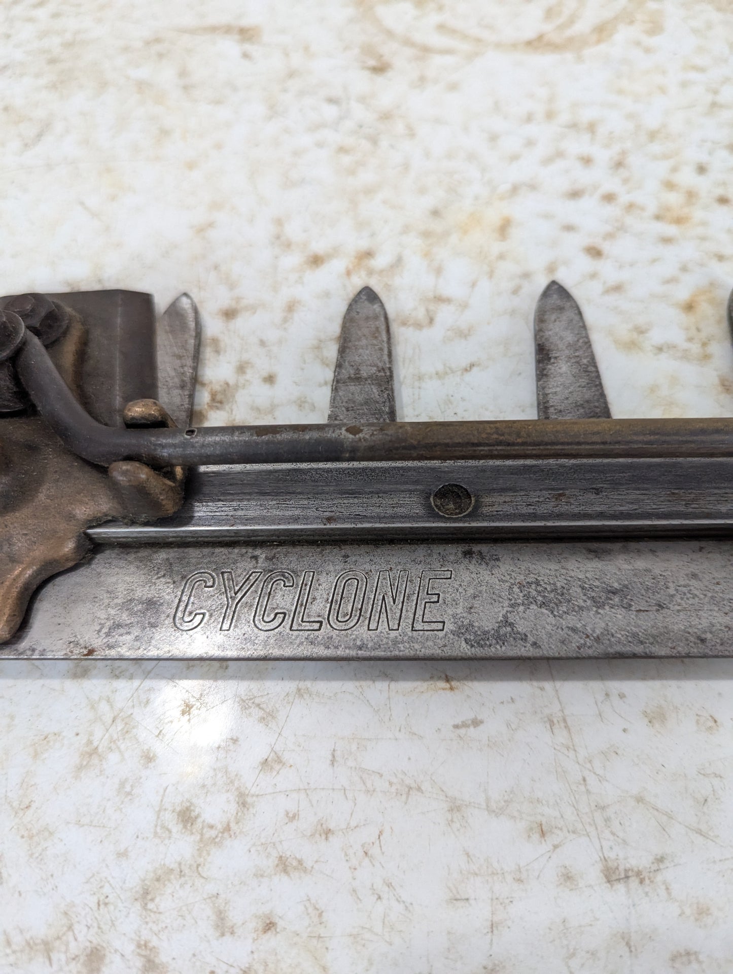 Antique Chandler Cyclone Manual Hedge Trimmer - view 3