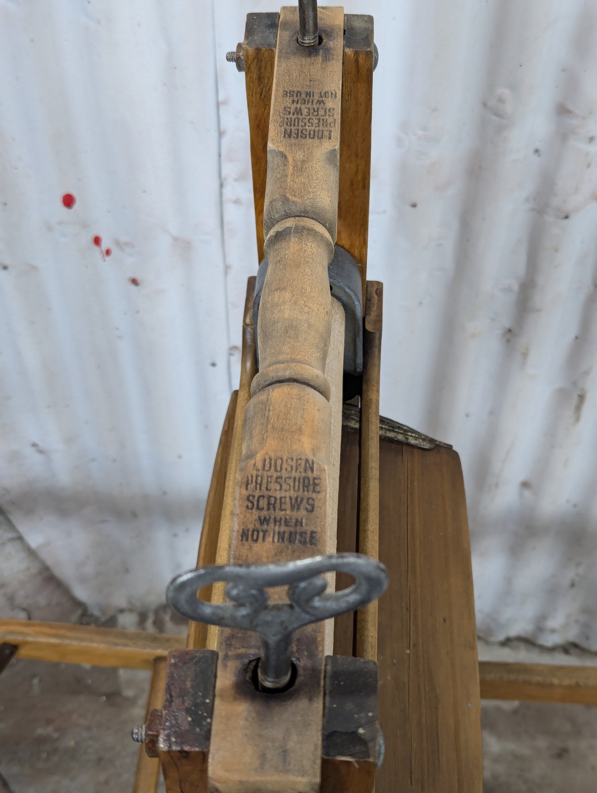 Antique Folding Washtub Bench with Wringer - view 8