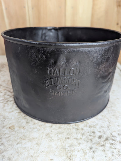 Antique Metal 1 Gallon E.T. Wright Measure Bucket