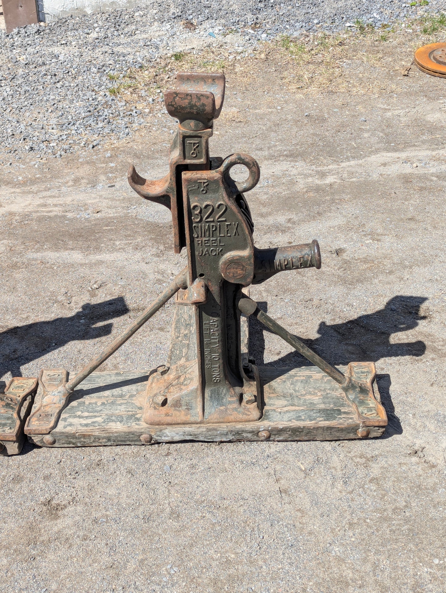Antique Simplex no. 322 10-Ton Reel Jack With Base - view 2