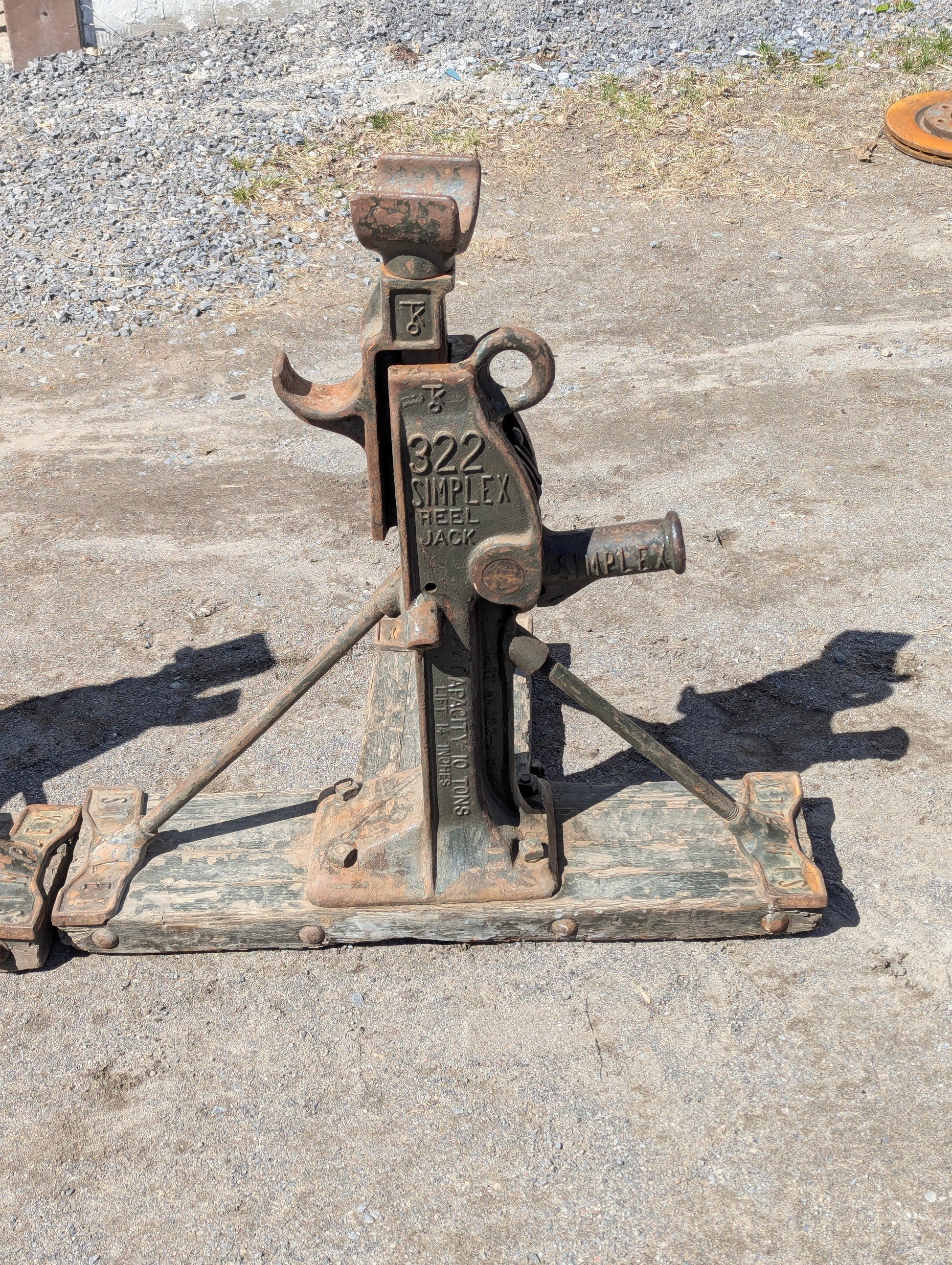 Antique Simplex no. 322 10-Ton Reel Jack With Base - view 2