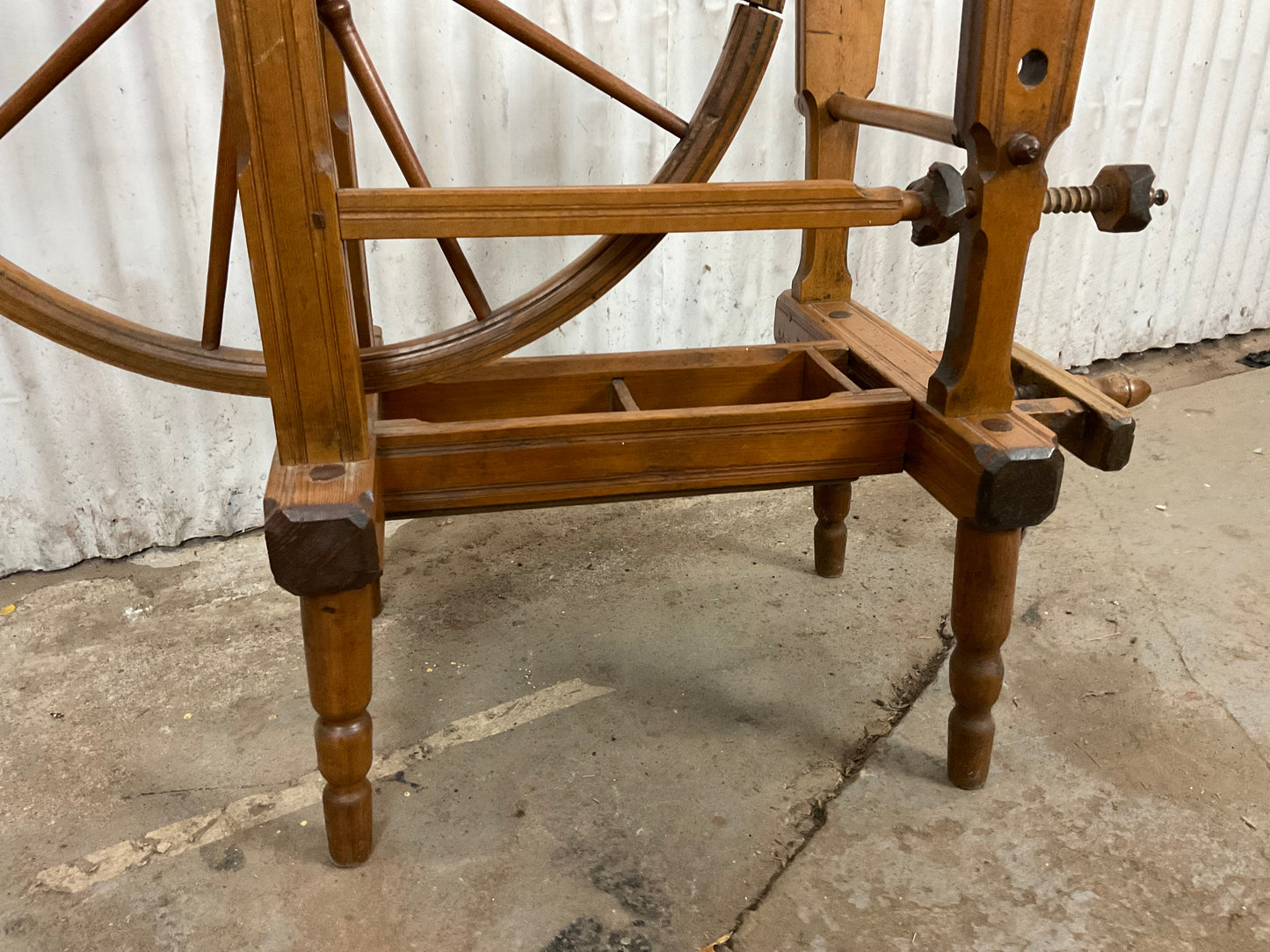 Antique Spinning Wheel - view 11