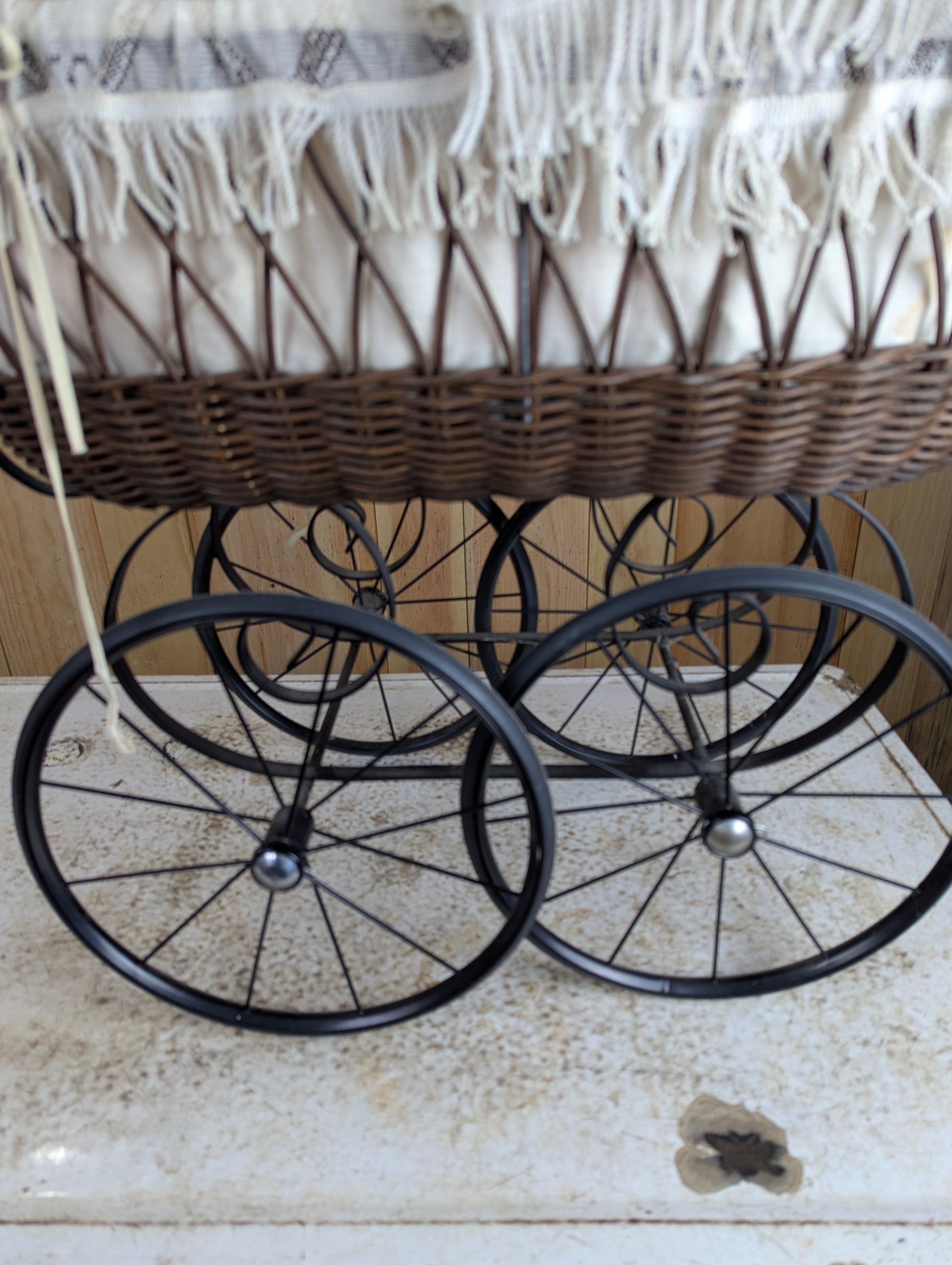 Antique Style Carriage - view 2