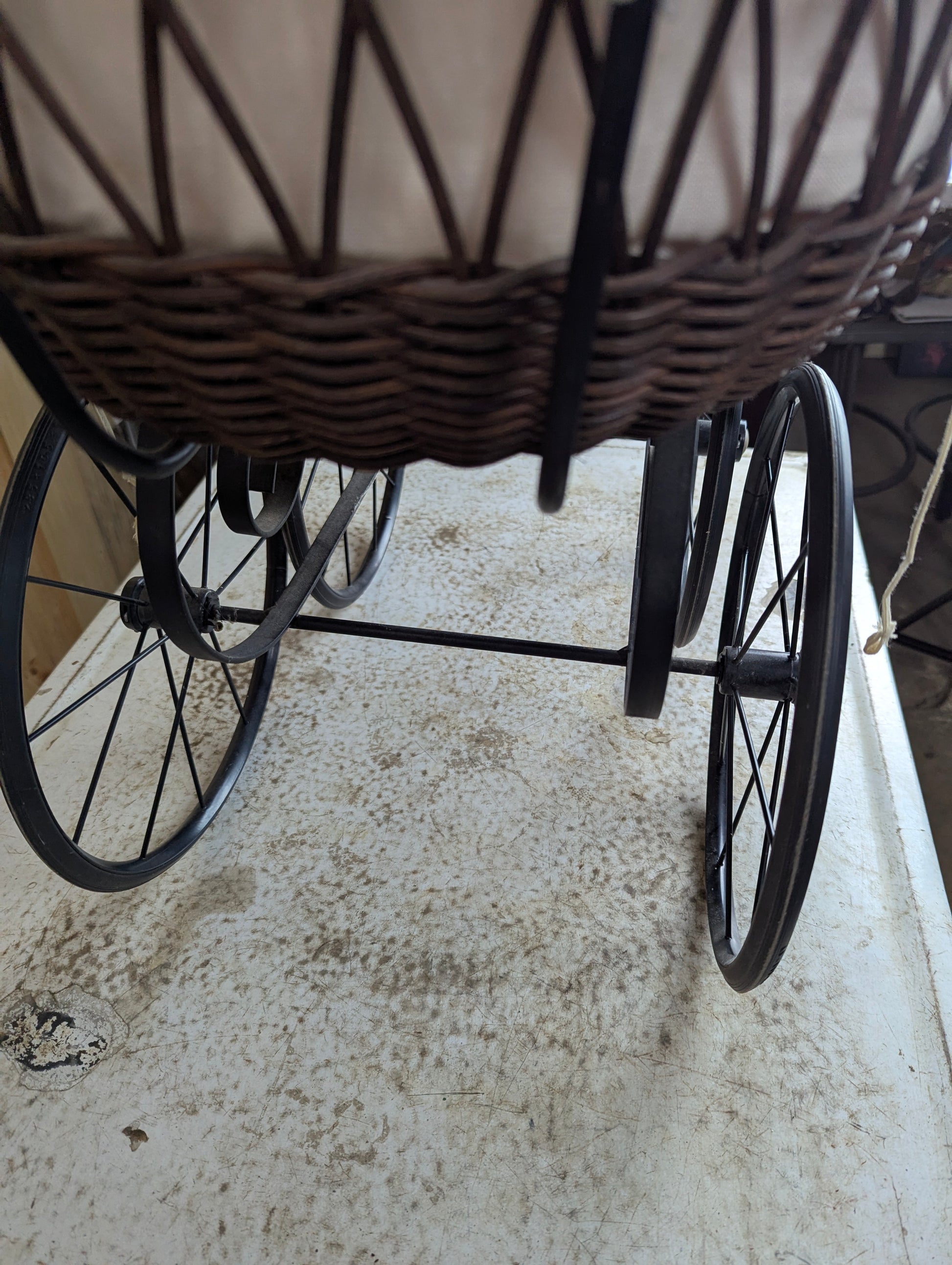 Antique Style Carriage - view 4
