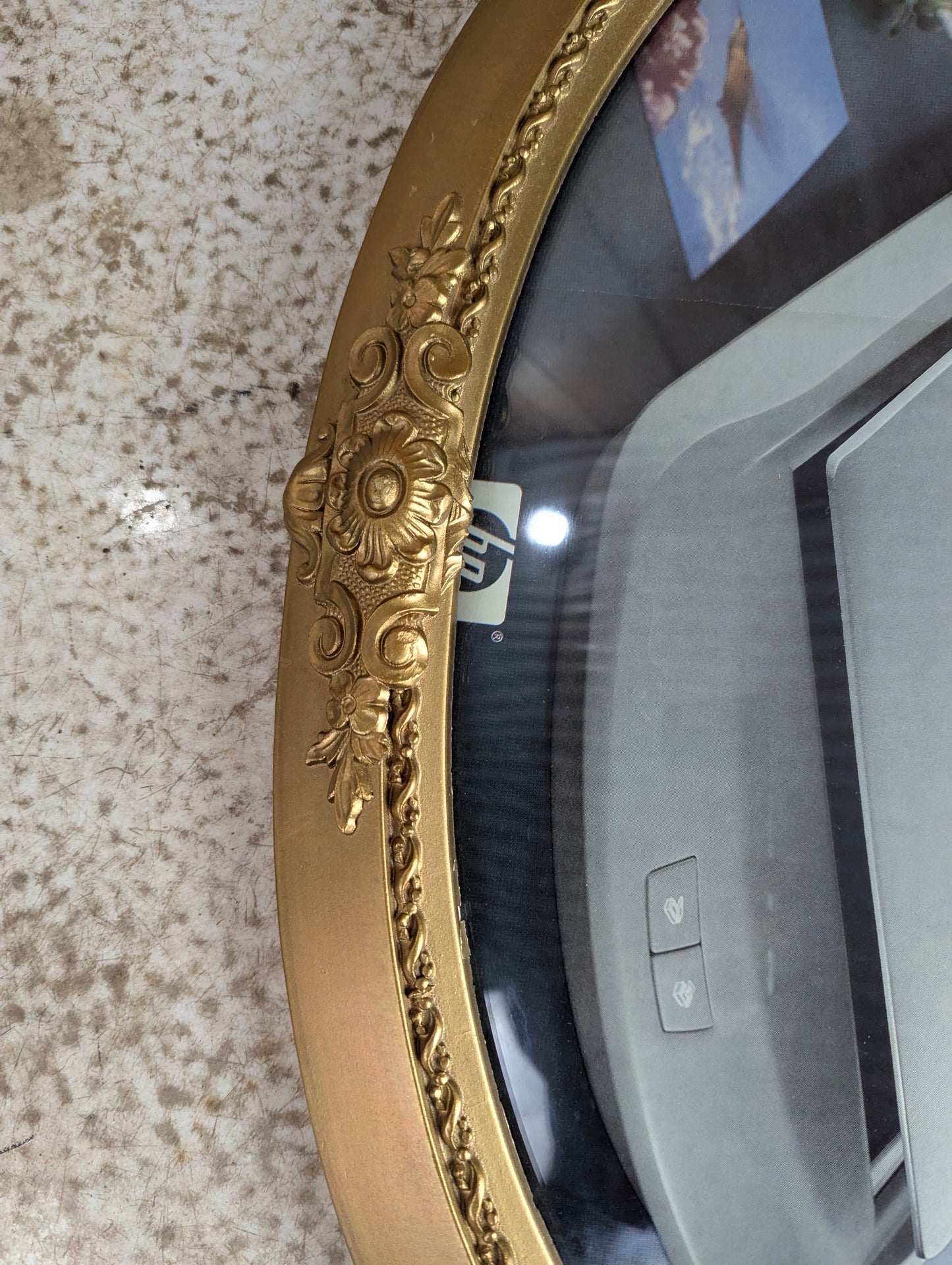 Antique Wood 17" x 23" Oval Bubble Glass Picture Frame - view 3