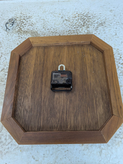 Battery Operated Wall Clock - view 4