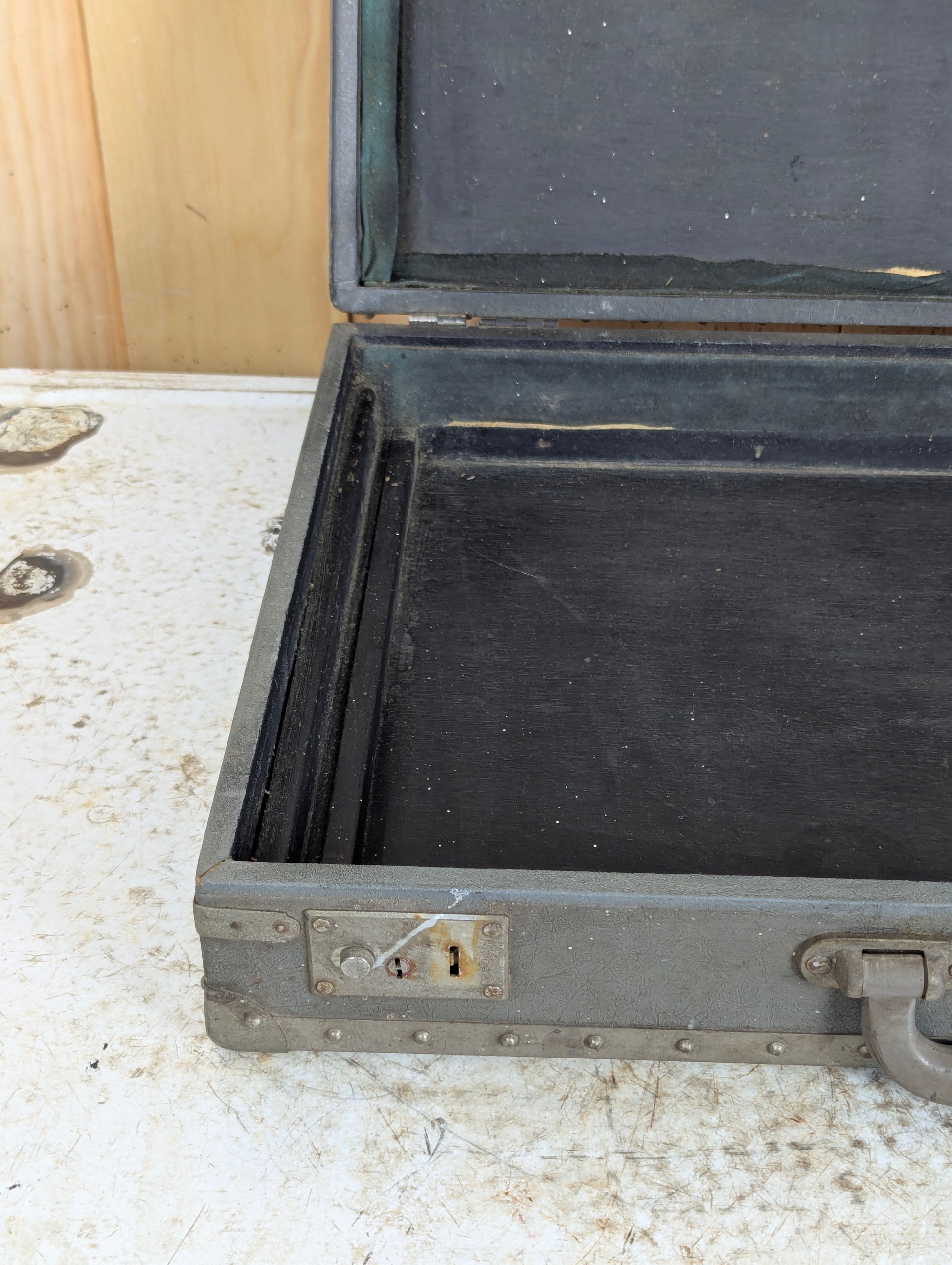 Briefcase - view 2