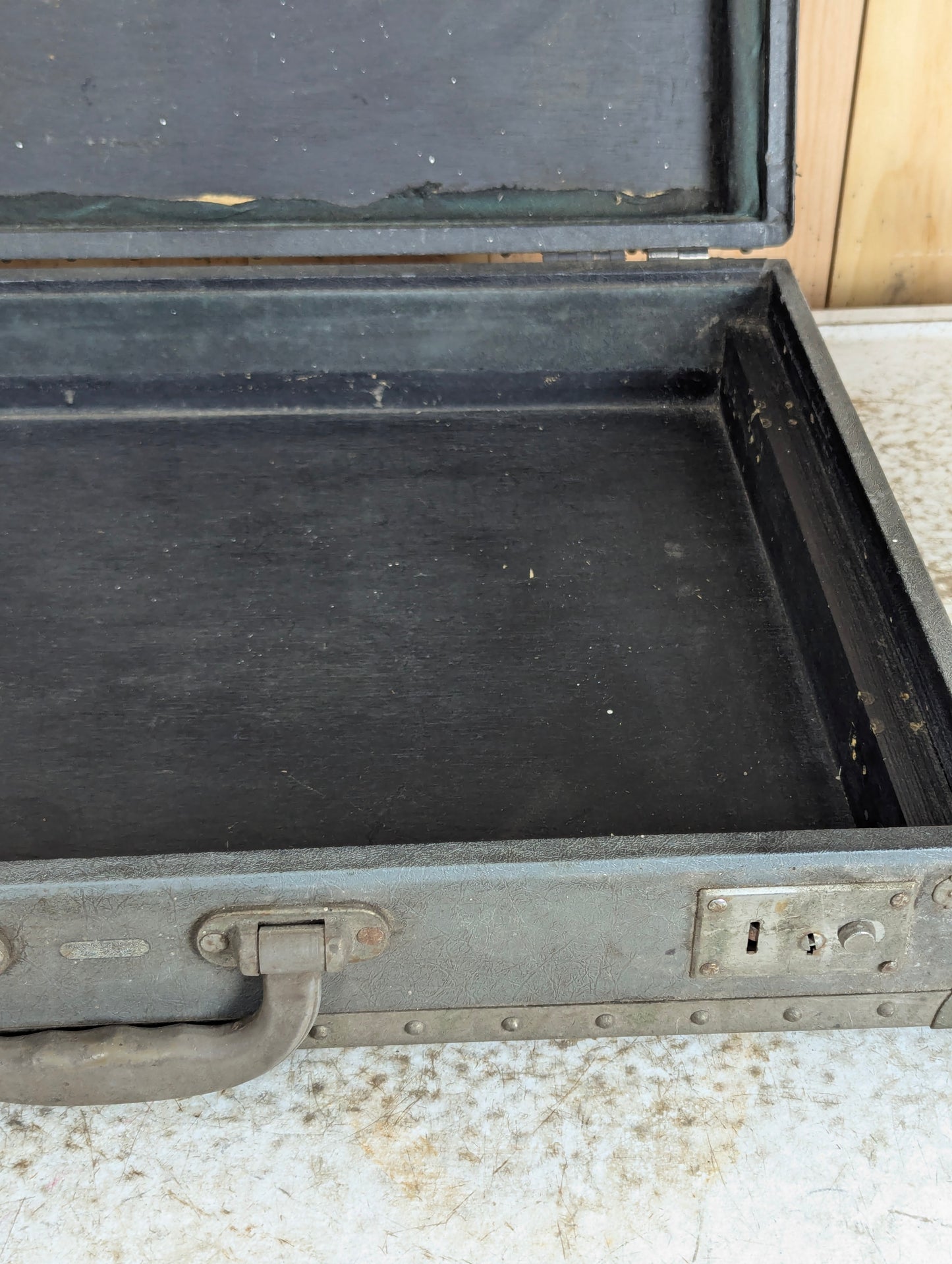 Briefcase - view 3