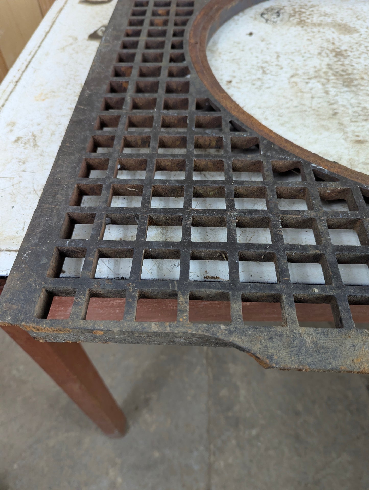 Cast Iron Manhole Industrial Grade - Chipped - view 2