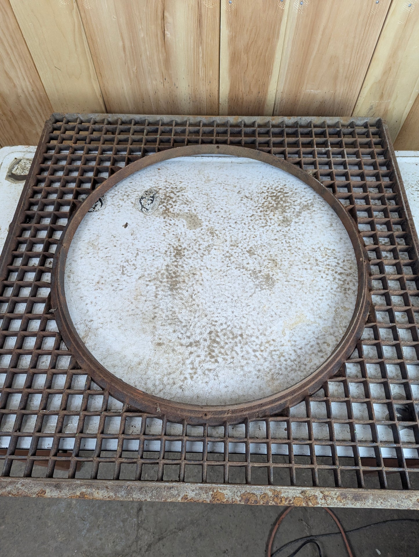 Cast Iron Manhole Industrial Grade - Chipped - view 4