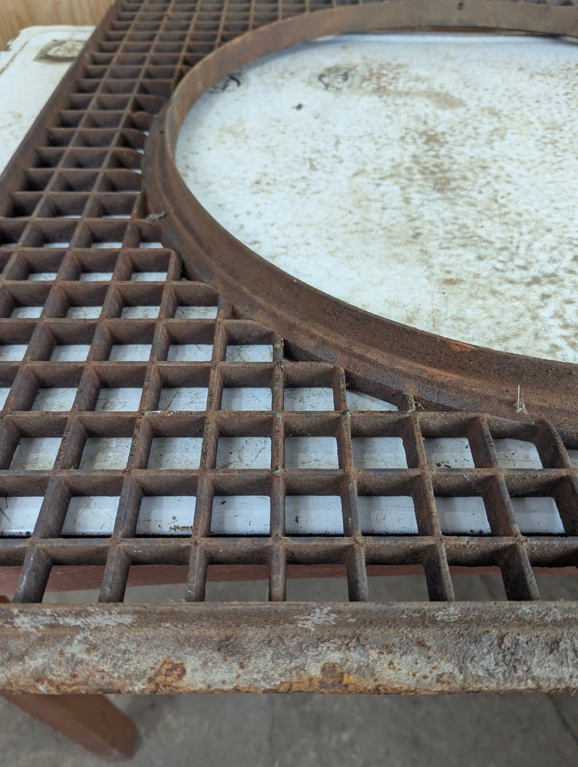 Cast Iron Manhole Industrial Grade - Chipped - view 5