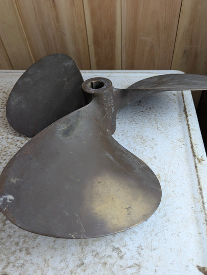 Federal Equi-Poise 19x17 LH Boat Propeller (1962 resize)