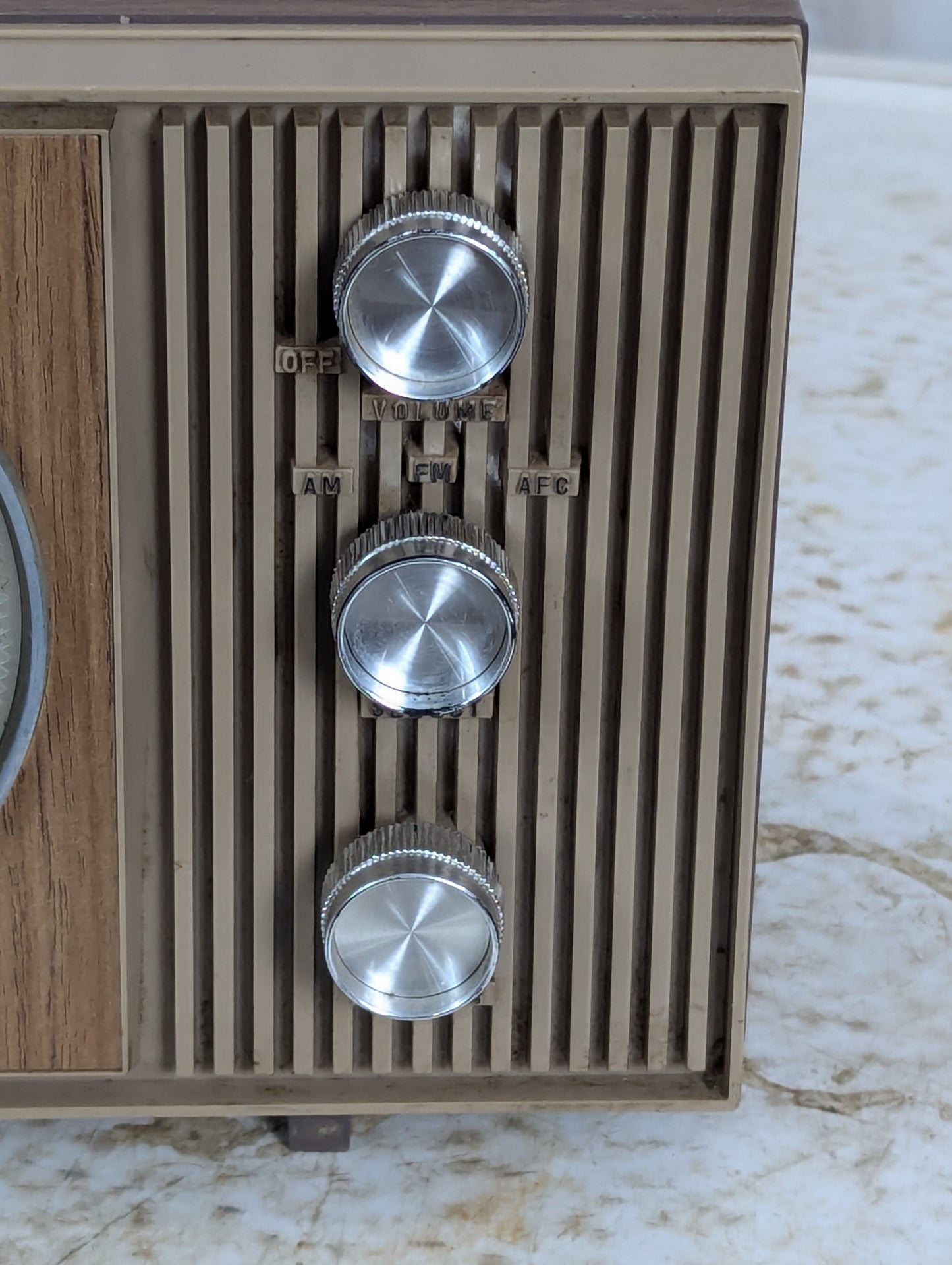Granada AM FM Radio Model KFA-709 - view 3