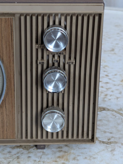 Granada AM FM Radio Model KFA-709 - view 3