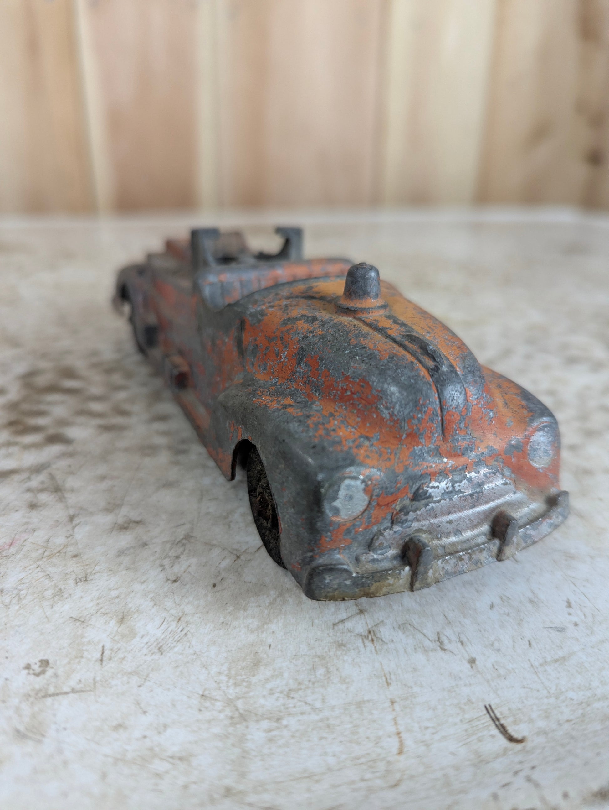 Hubley Kiddie Toy #463 Metal Fire Truck - view 2