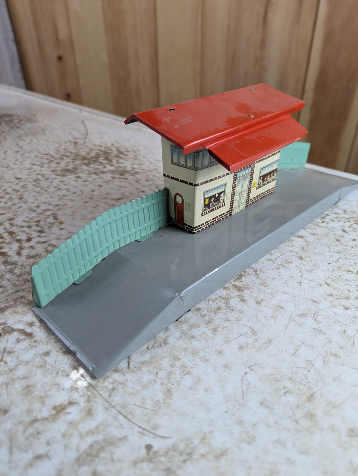 Vintage Tinplate O Gauge Station Platform with Lithographed Station Building and Picket Fence