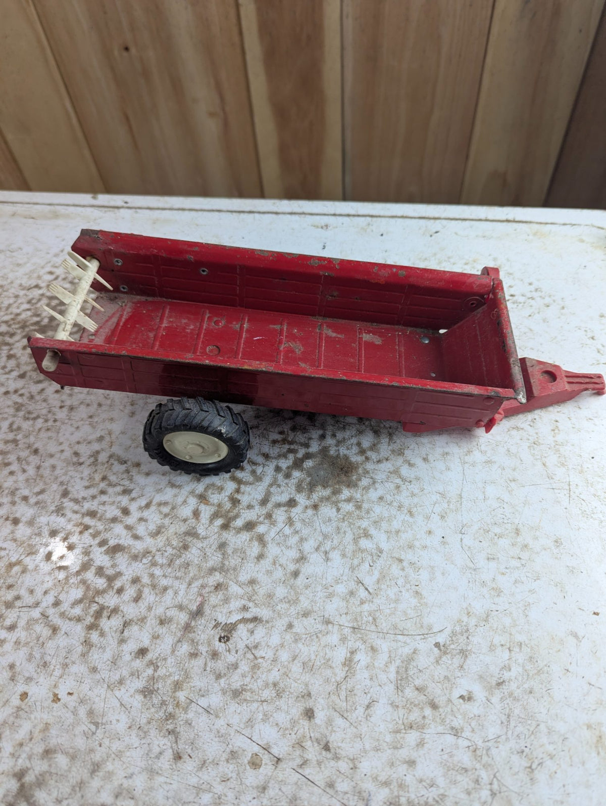 Vintage 1960s Ertl Red Toy Farm Manure Spreader Wagon