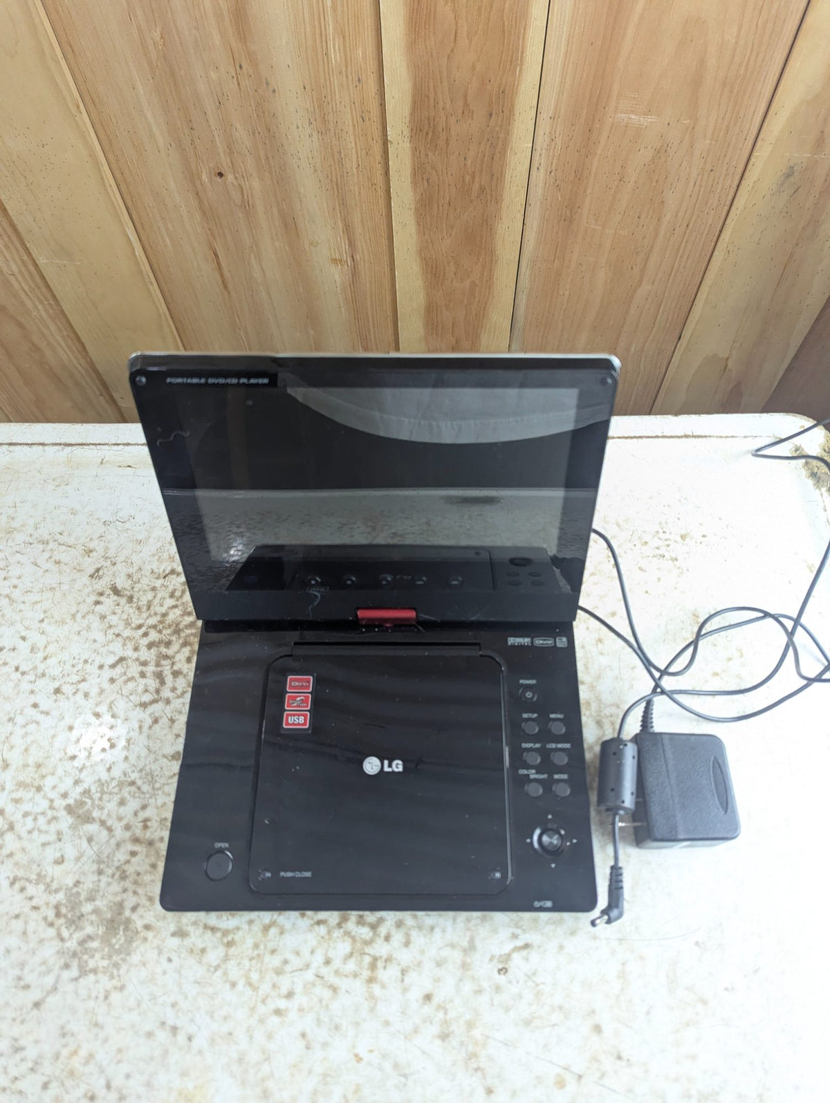 Vintage LG DP382-NR Portable DVD/CD Player with Swivel Screen and Adapter - Works