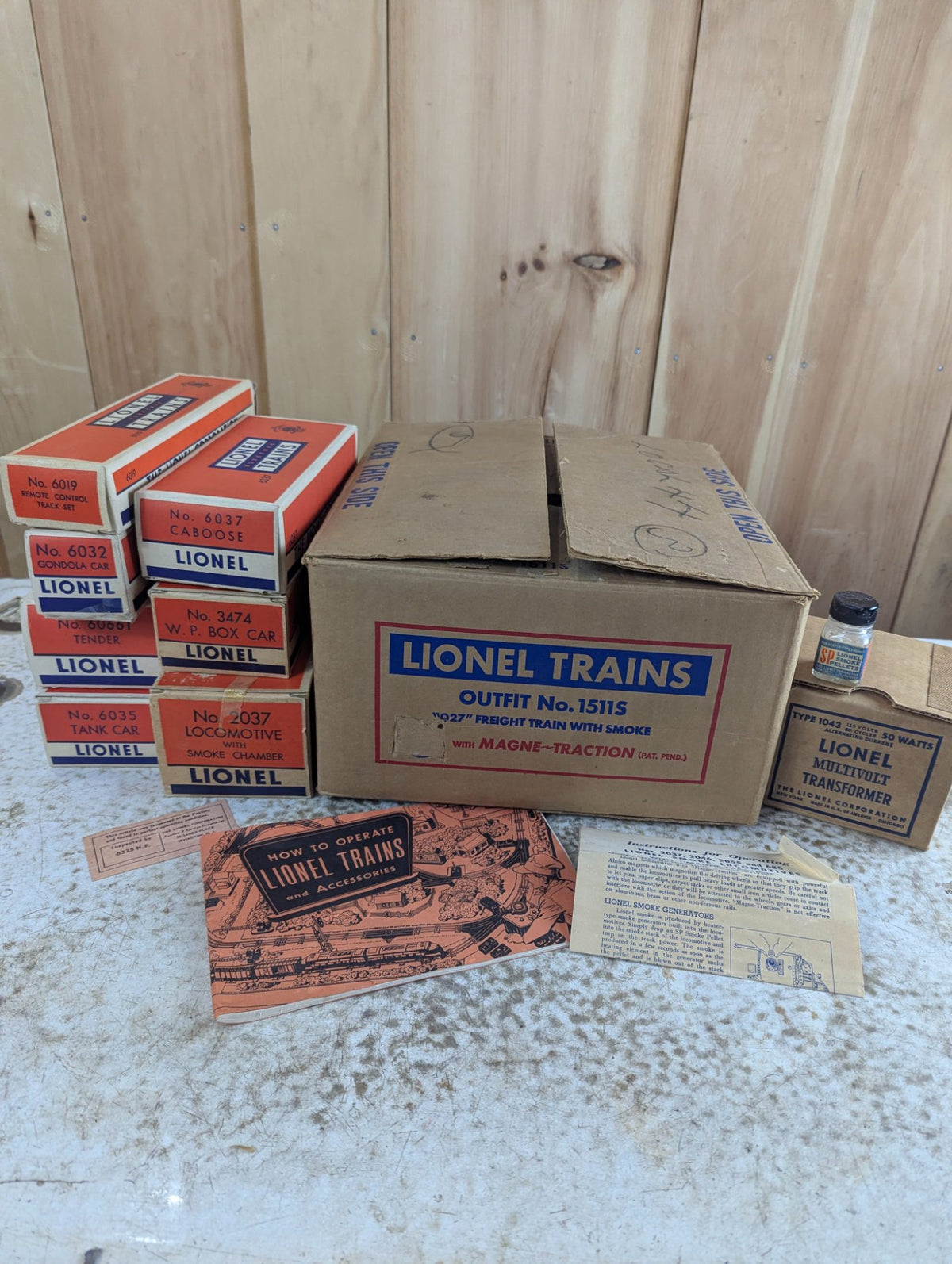 1950s Lionel Outfit No. 1511S 027 Freight Train with Smoke and Magne-Traction Set