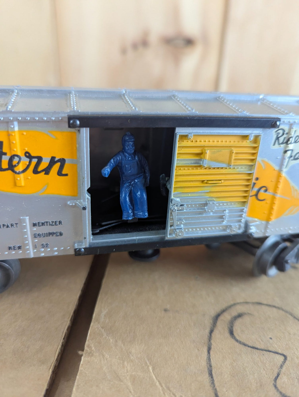 1950s Lionel Outfit No. 1511S 027 Freight Train with Smoke and Magne-Traction Set