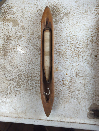 Antique Wooden Boat-Shaped Shuttle Weaving Loom Shuttle with Bobbin Wood Textile Tool