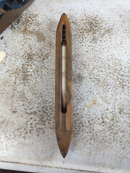 Antique Wooden Boat-Shaped Shuttle Weaving Loom Shuttle with Bobbin Wood Textile Tool