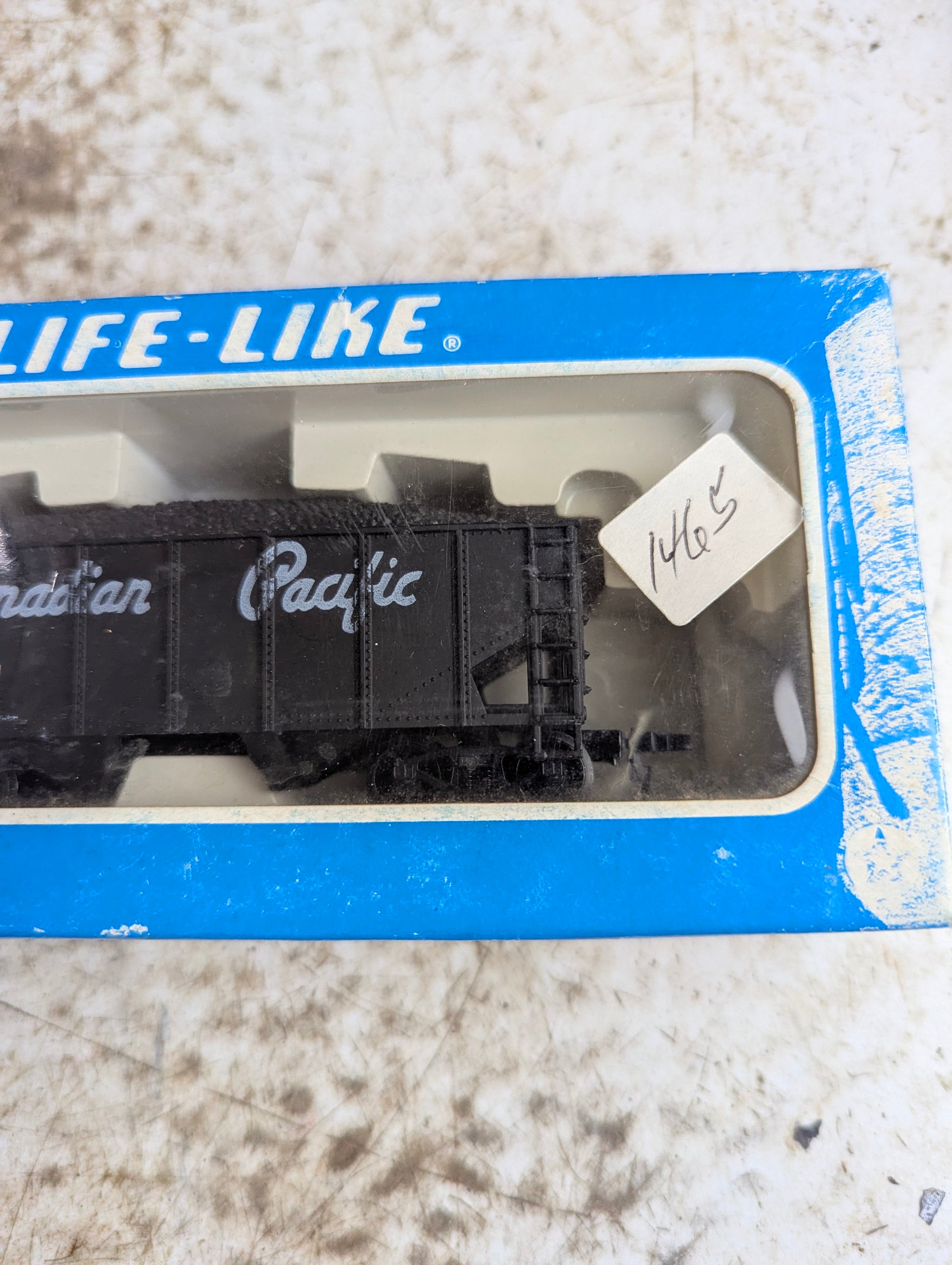 Life-Like HO Scale Canada Pacific #354269 Hopper Car - view 3