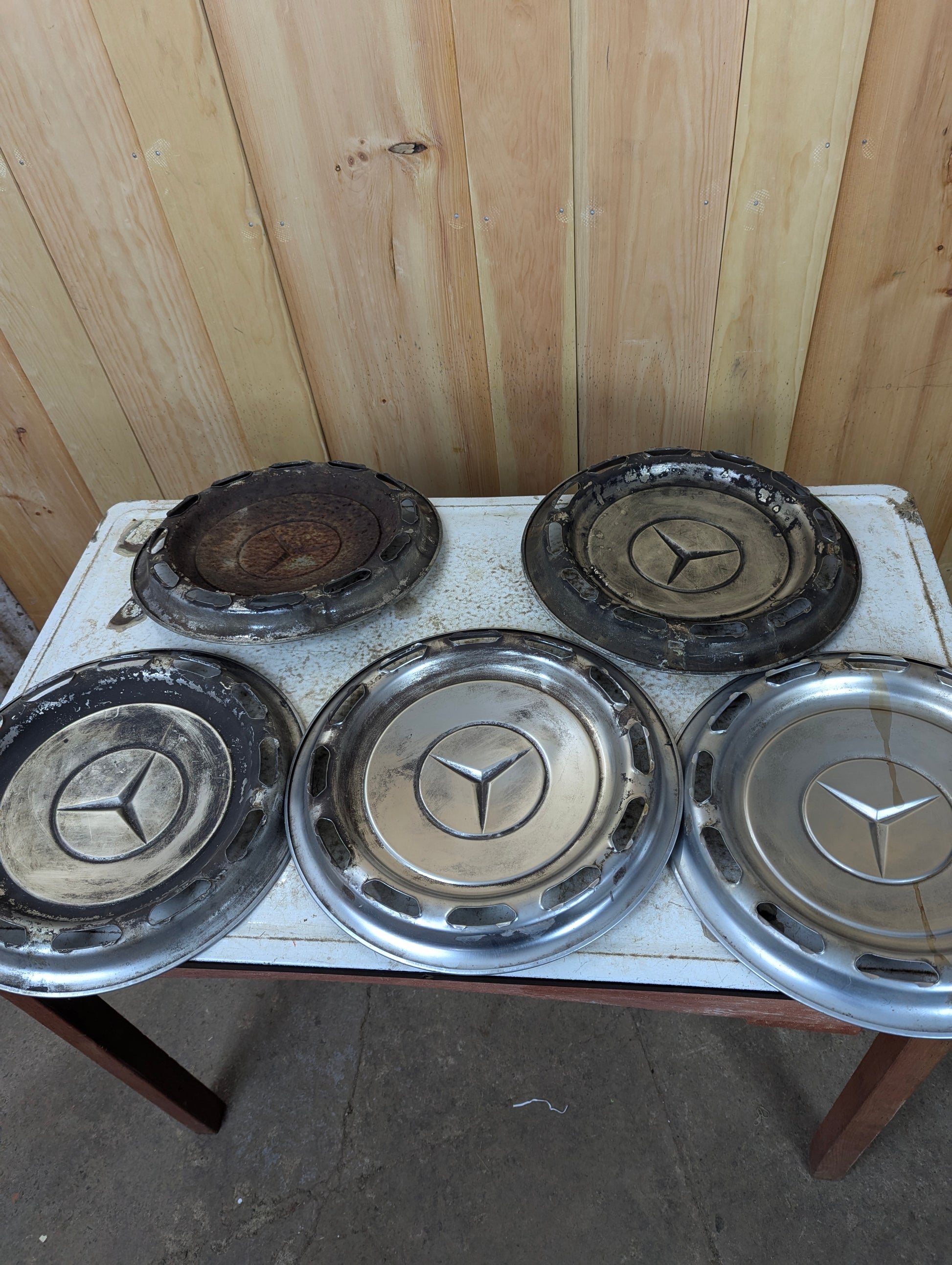 Mercedes Benz W123 Hubcaps - view 2