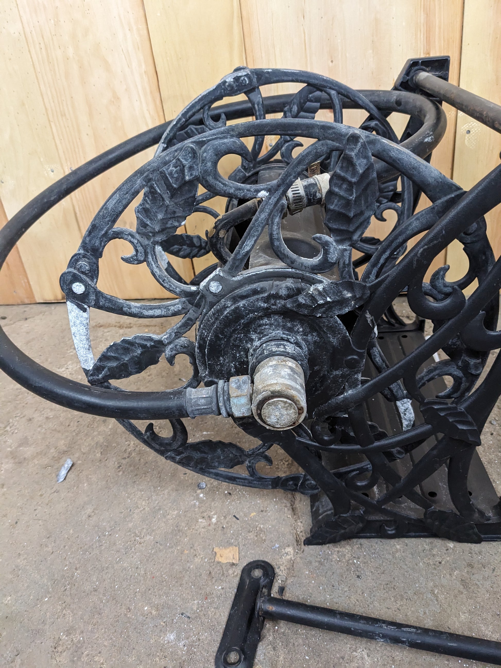 Metal Garden Hose Wheel with Bracket - view 5