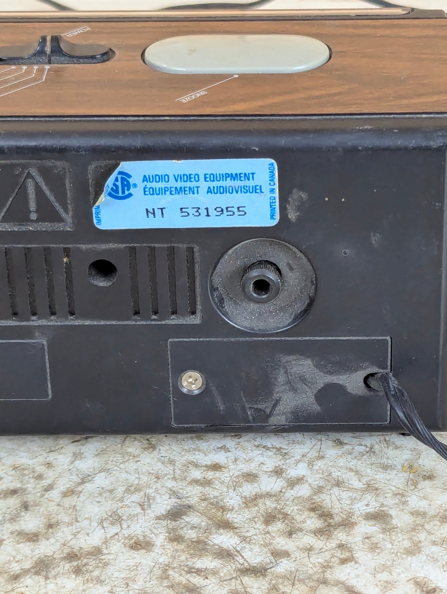 Pulser Model 44-2141-8 Quartz Analog Clock Radio - view 4