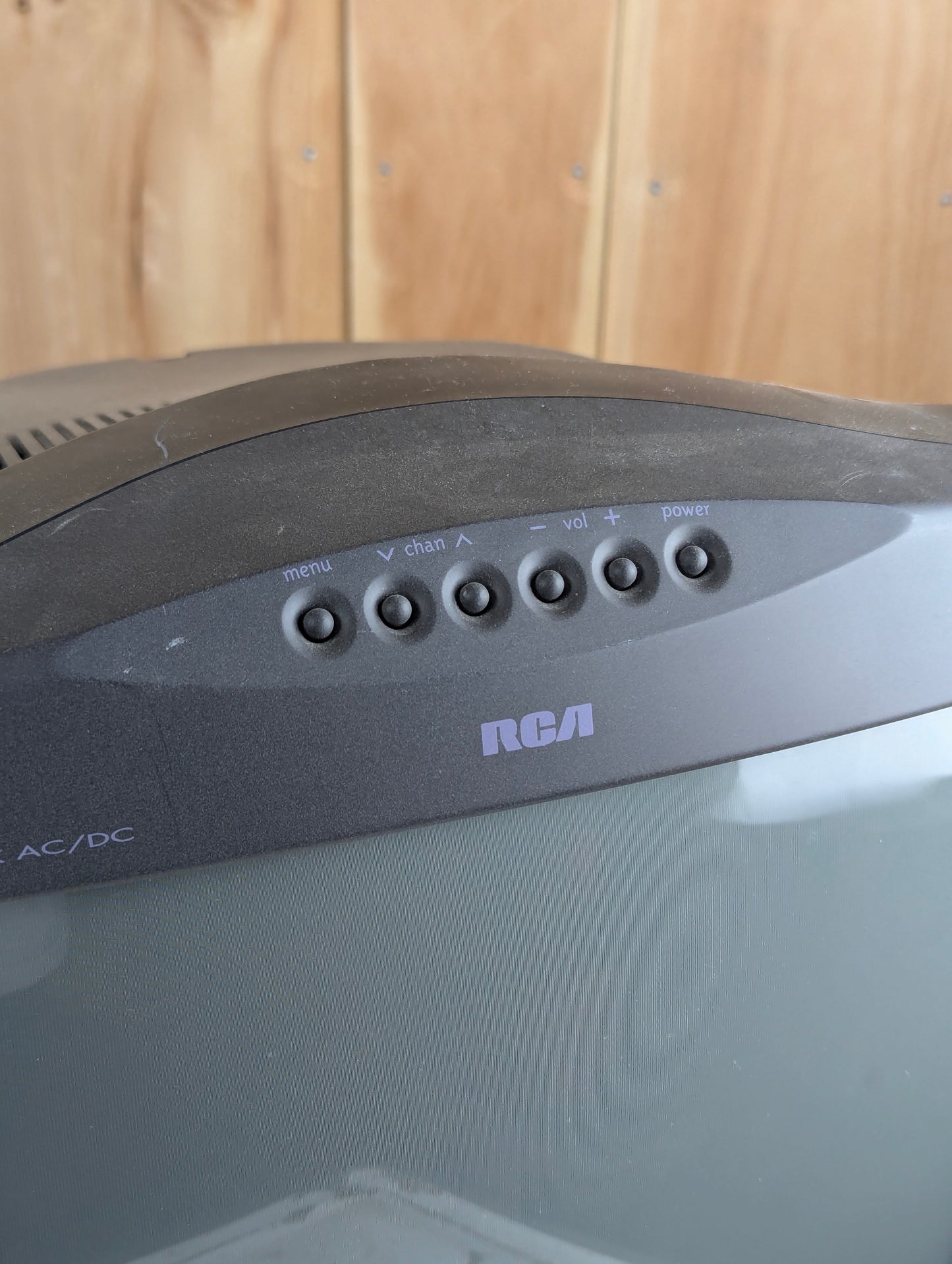 RCA 13" ColorTrak CRT TV AC/DC Power with Remote - view 2