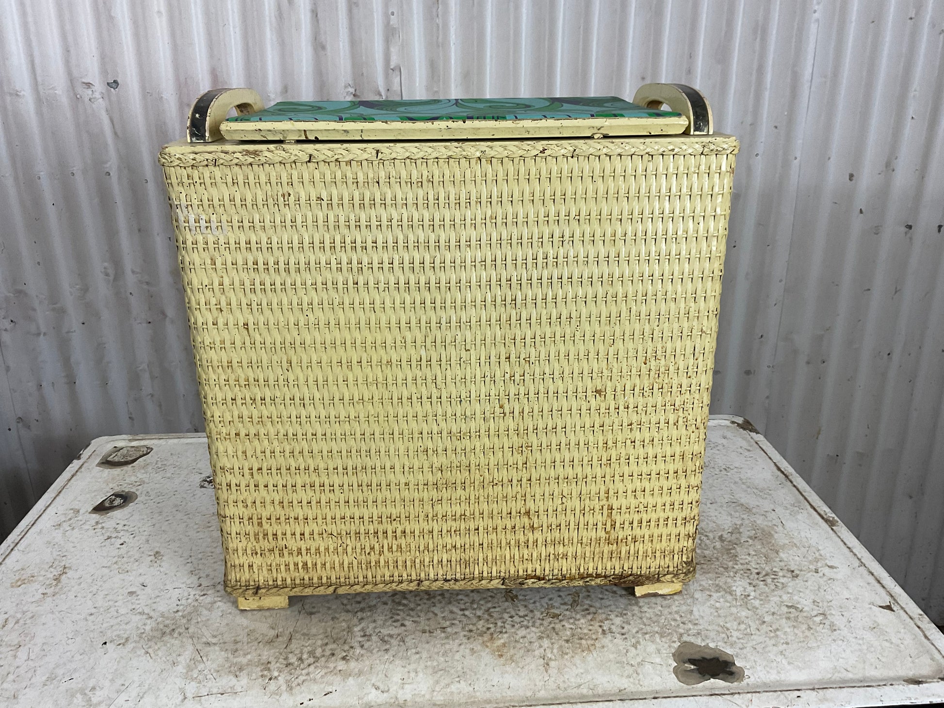 Retro Clothes Hamper