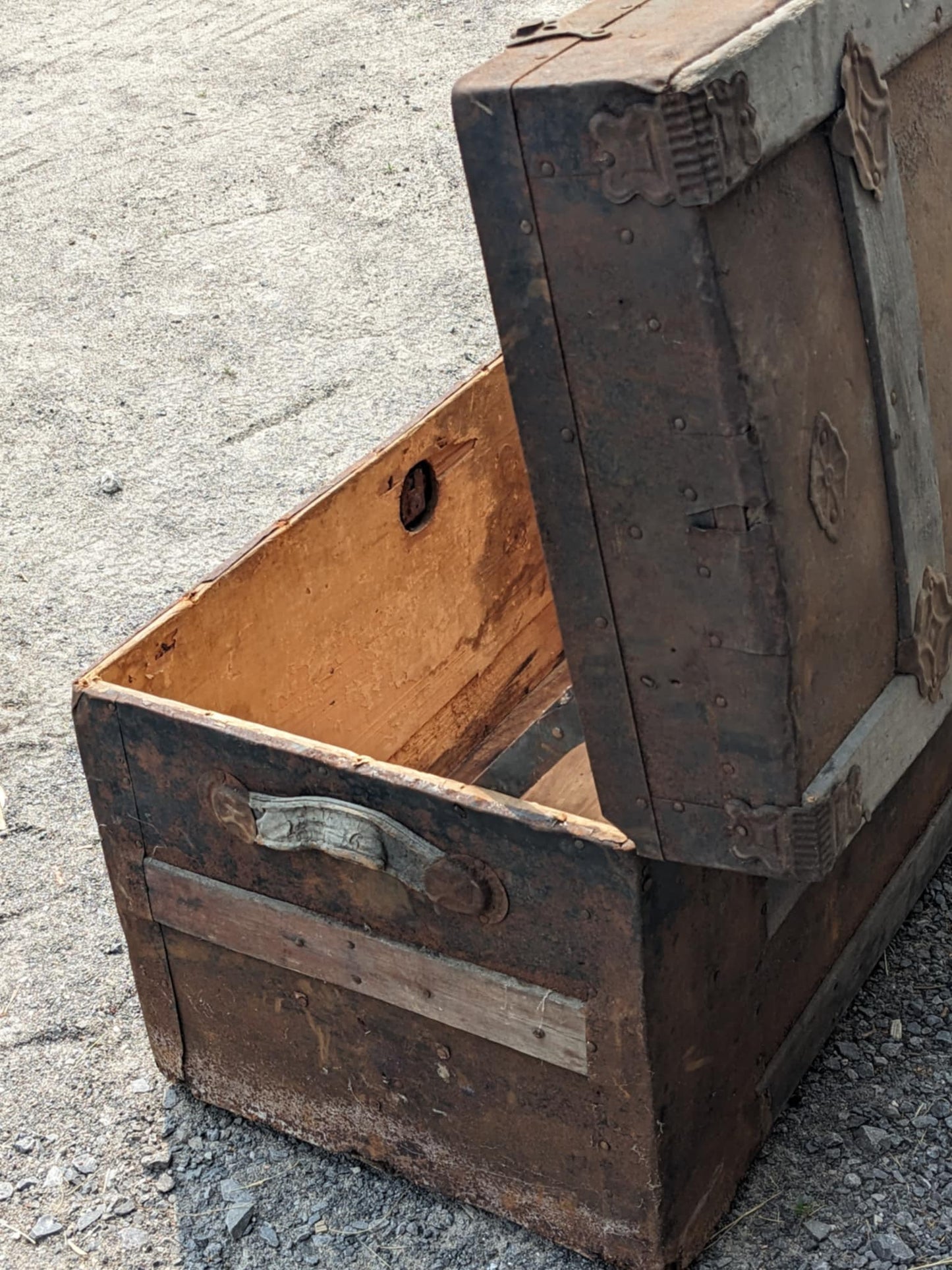 Rustic Trunk - view 5