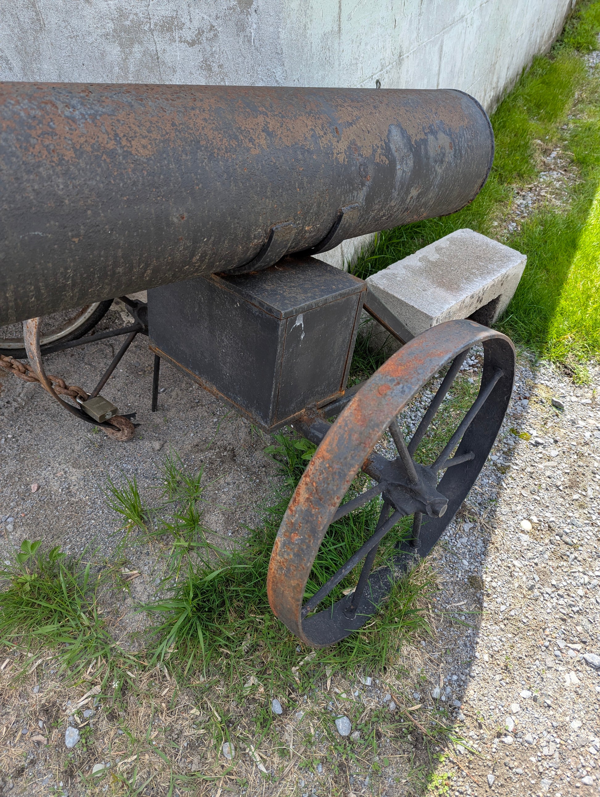 Scrap Art Cannon - view 2