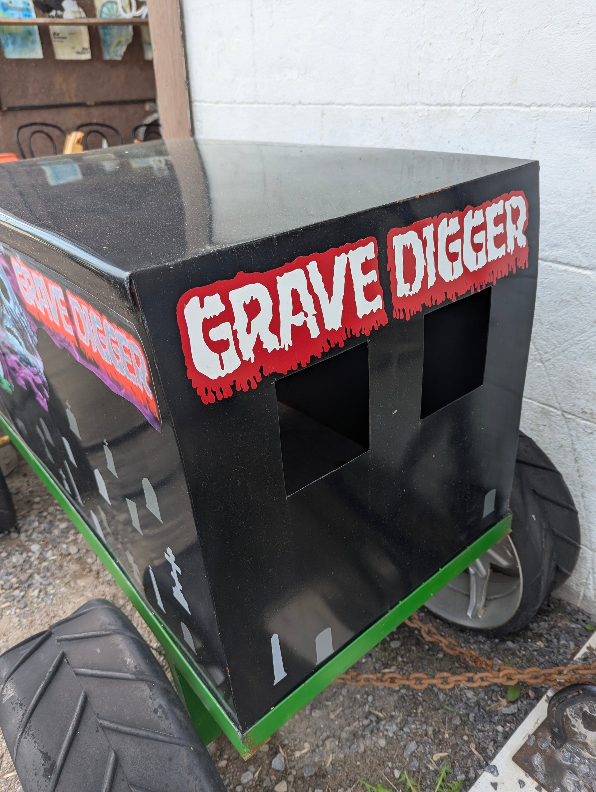 Scrap Art Gravedigger Monster Truck - view 2