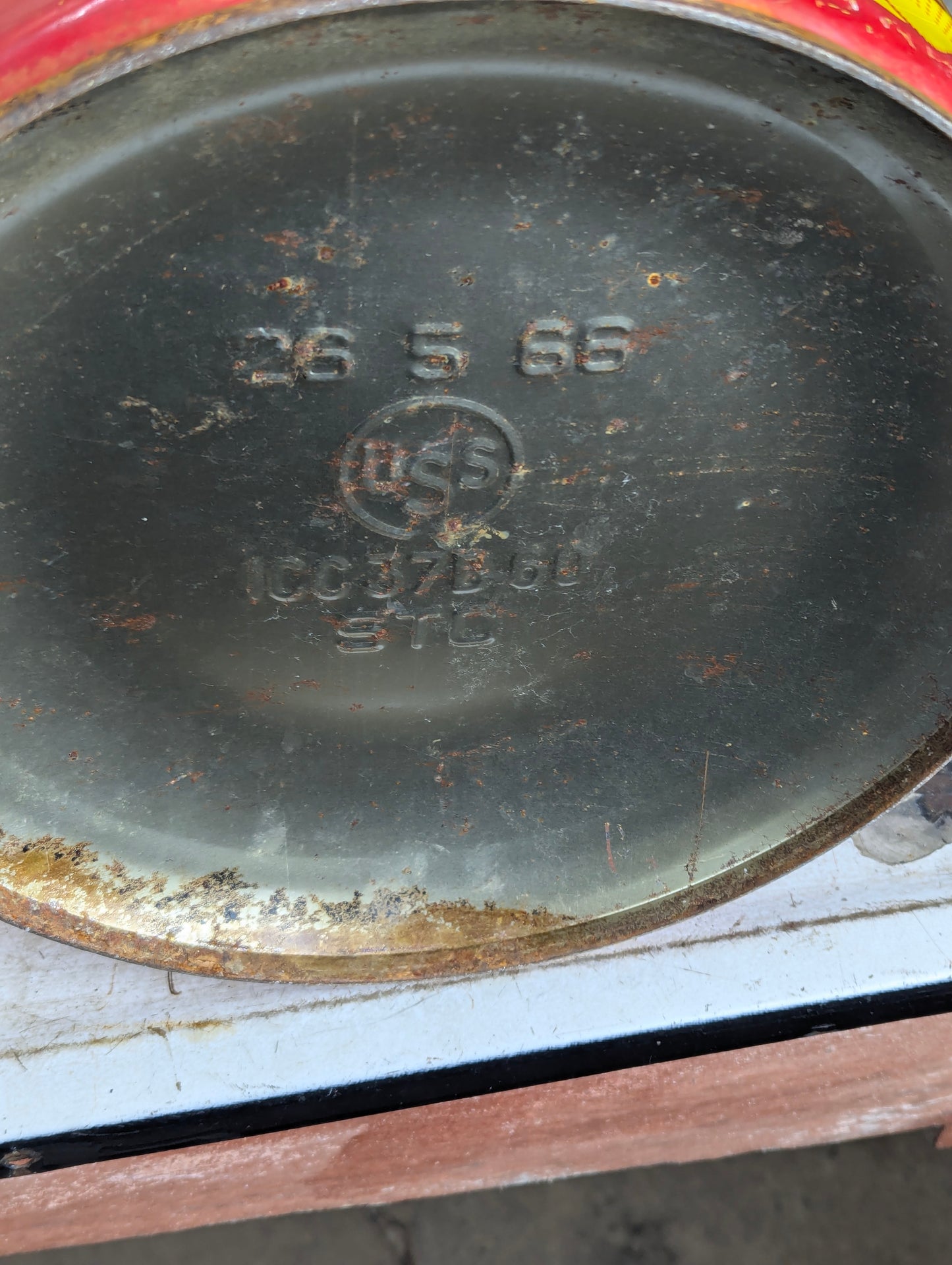 Shell Oil Can - view 5