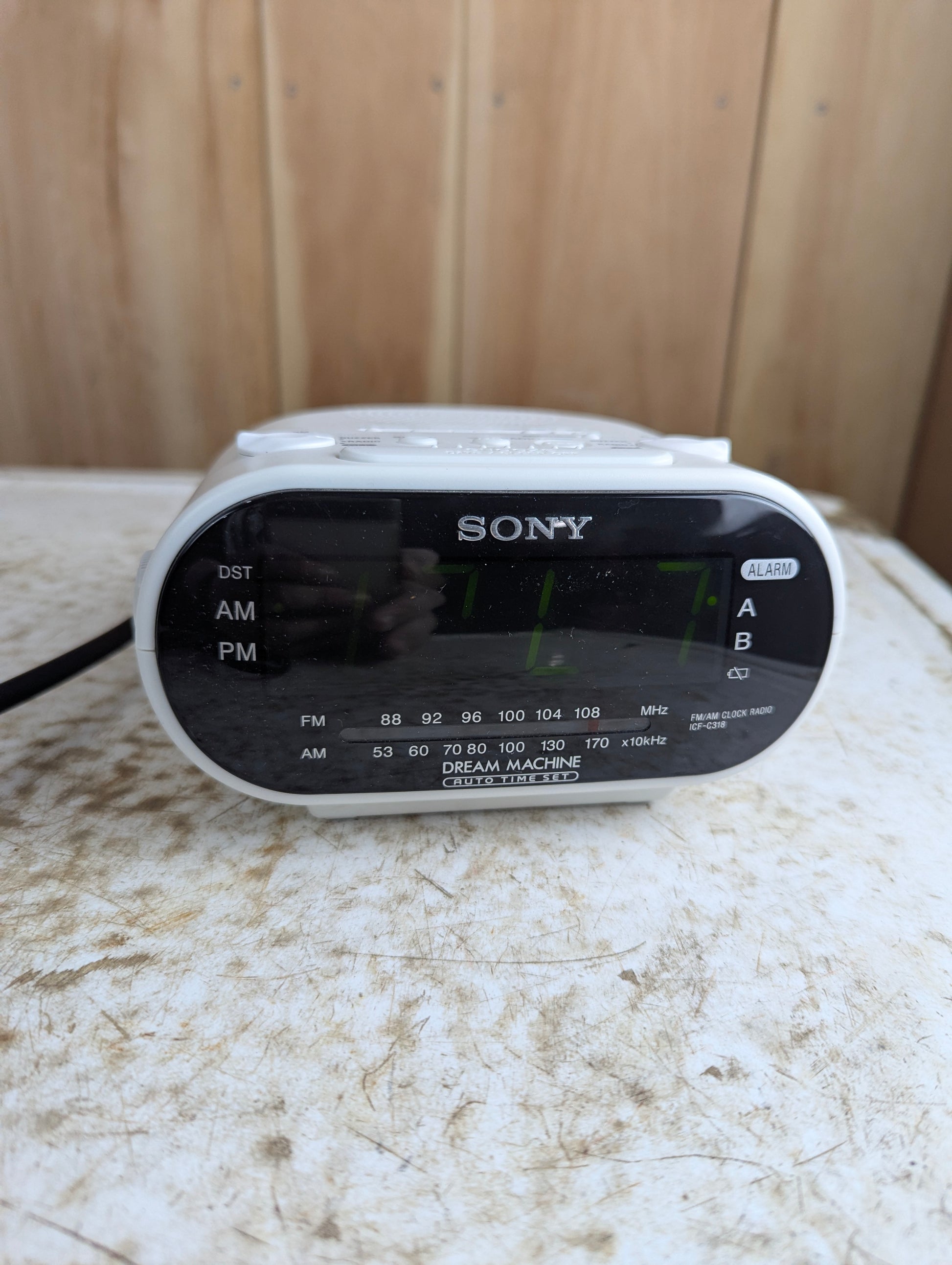 Sony Dream Machine AM/FM Clock Radio Model ICF-C318 - Tested and Working