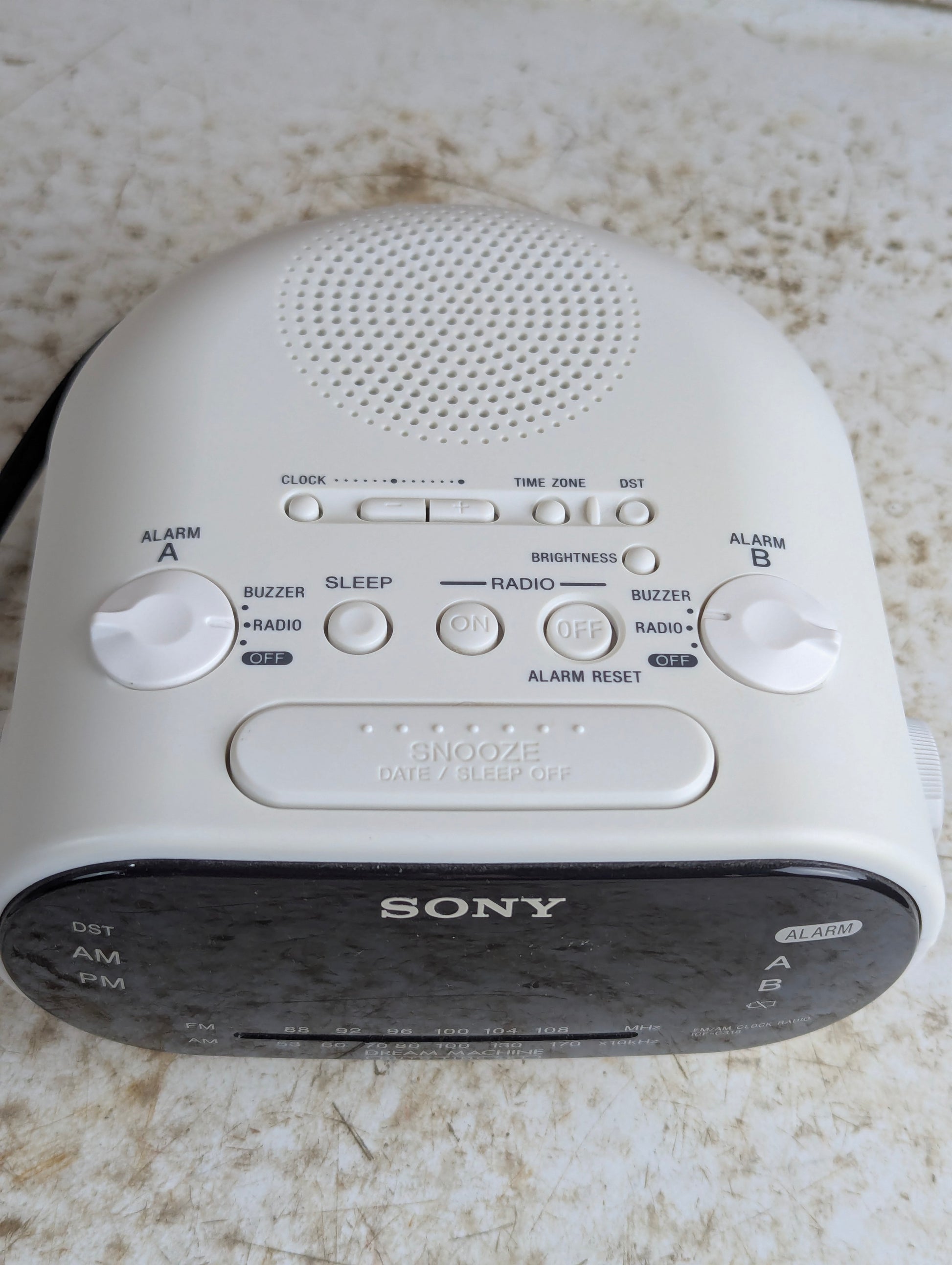 Sony Dream Machine AM/FM Clock Radio Model ICF-C318 - Tested and Working - view 4