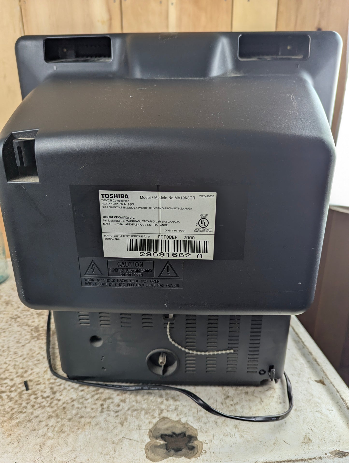 Toshiba 19" CRT TV VCR Combo Model MV19K3CR with Remote - view 4