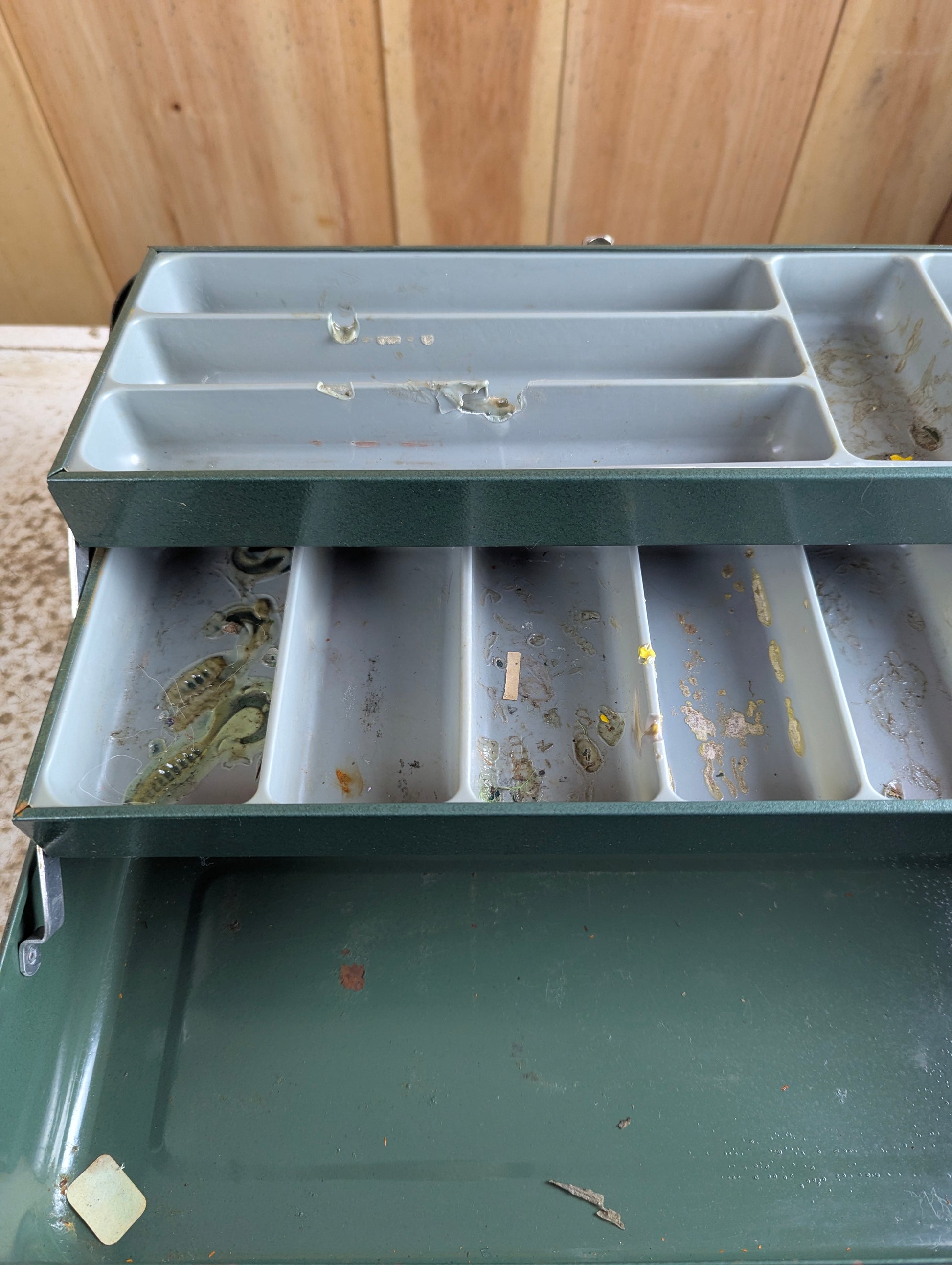 Vintage 15" x 6" x 7" Green Metal Tackle Box - view 4