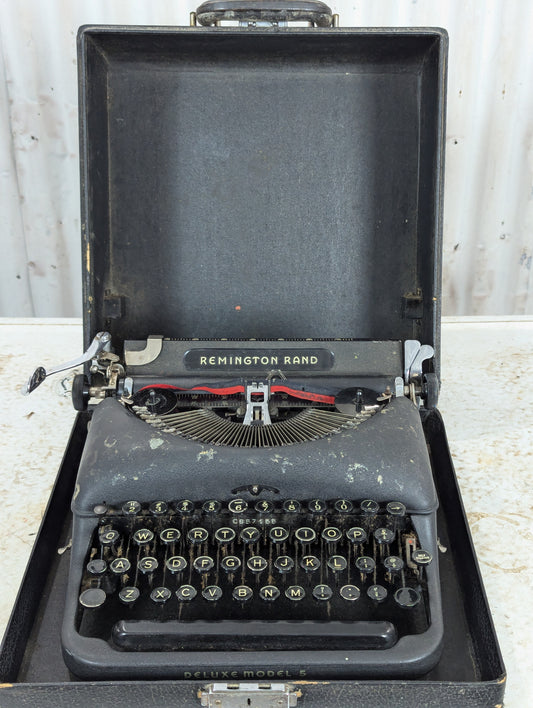 Vintage 1939-40 Remington Rand Deluxe 5 Typewriter in Case