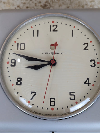 Vintage 1940’s General Electric Wall Clock Model 2H08 - view 2