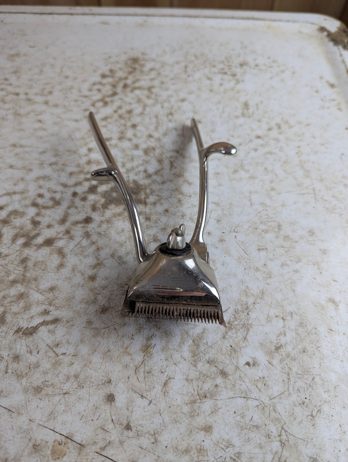 Vintage 1940s Oster Model 000 Manual Hair Clippers