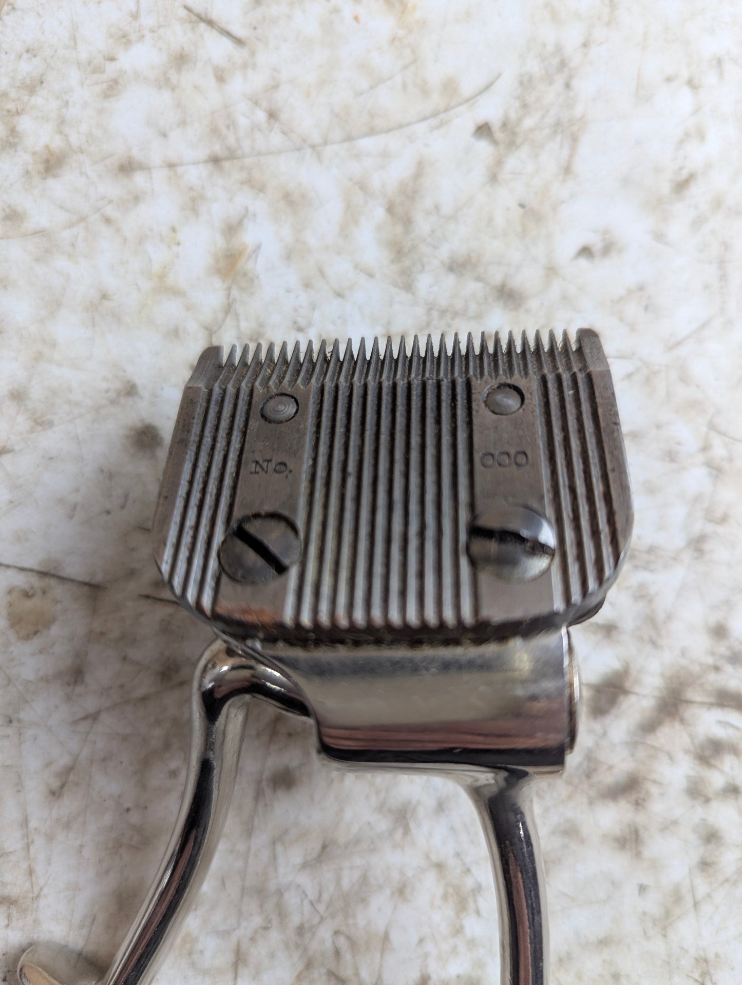 Vintage 1940s Oster Model 000 Manual Hair Clippers - view 4