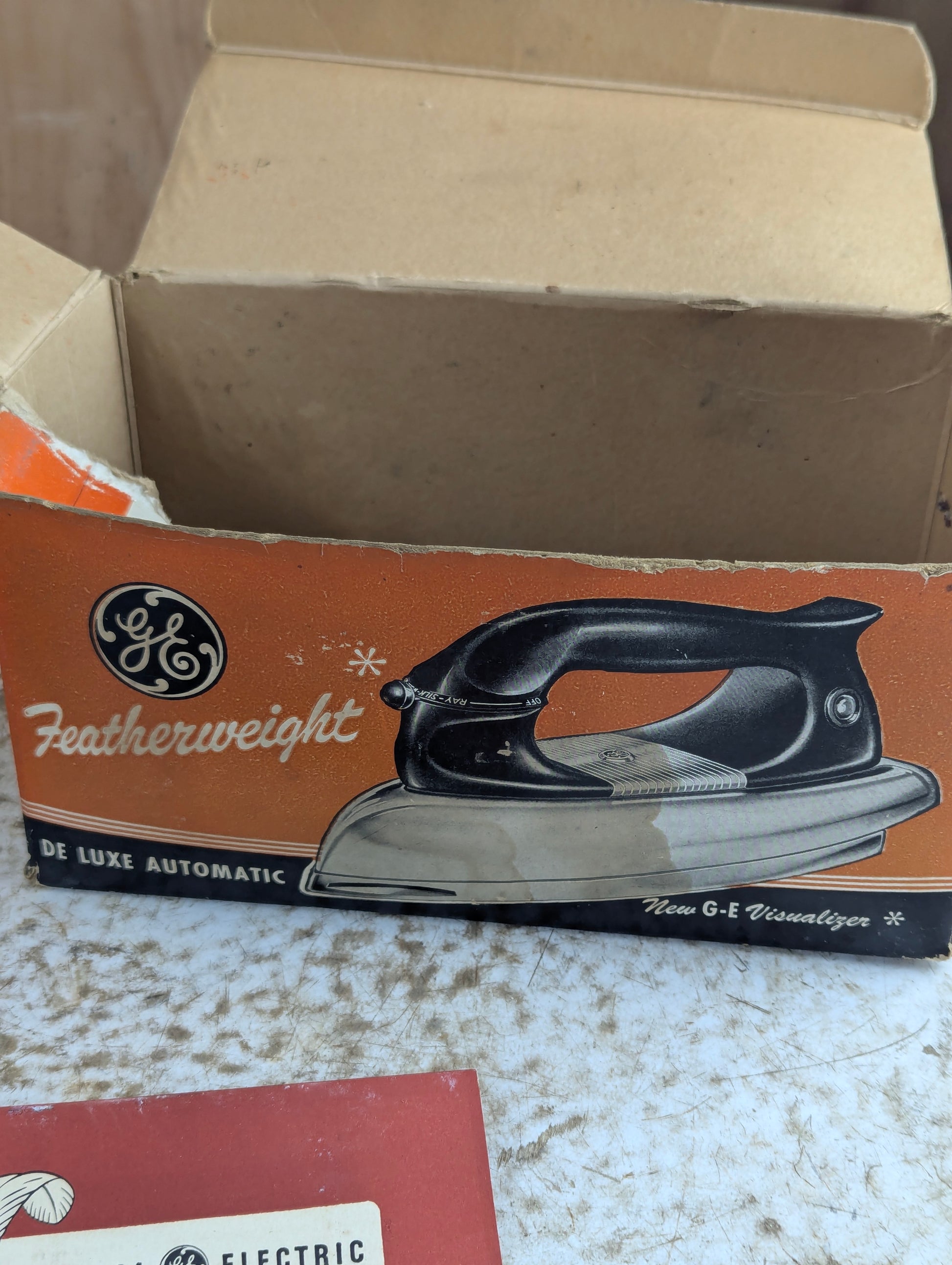 Vintage 1949 General Electric Featherweight Electric Iron in Box - view 4