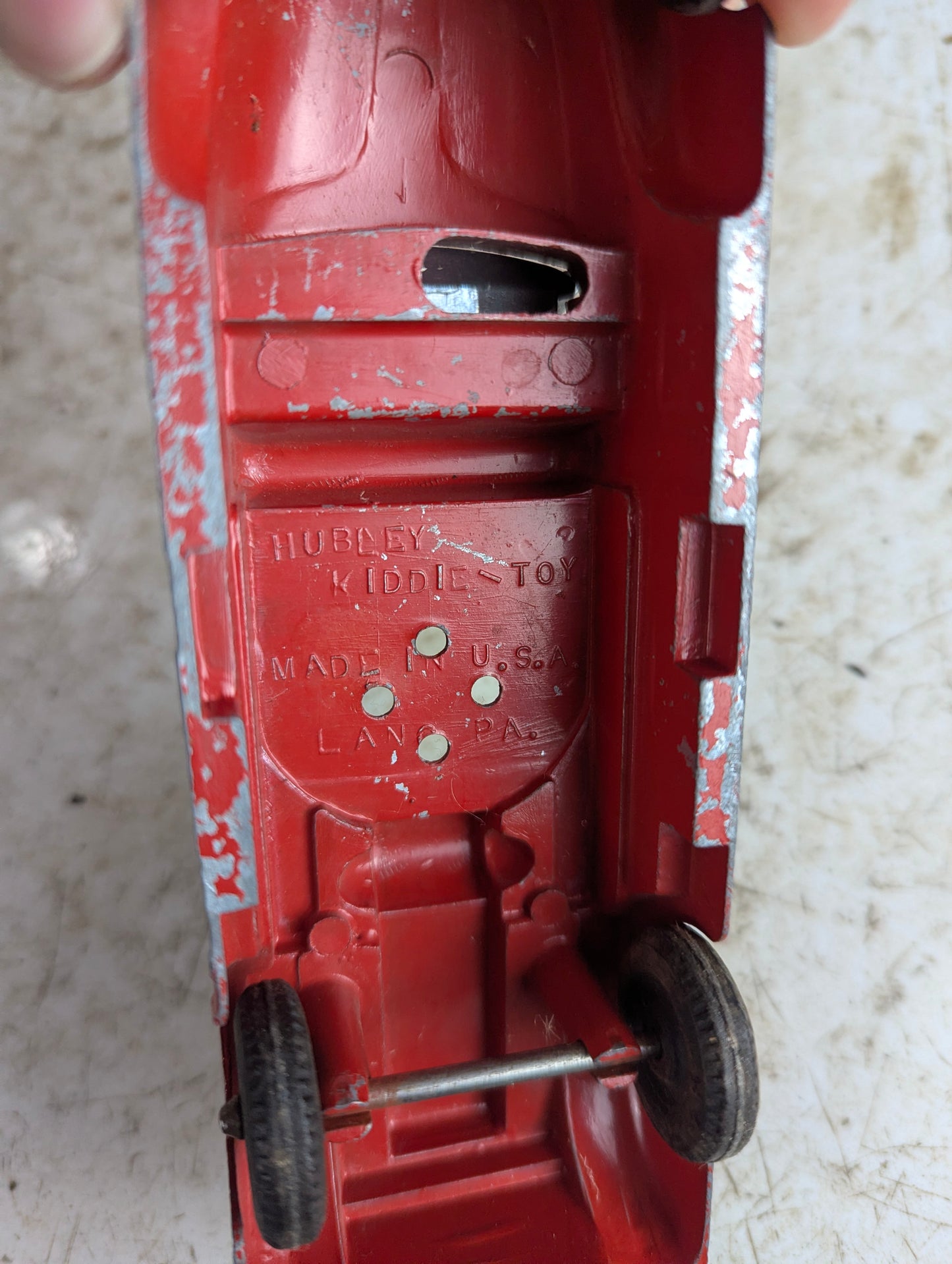 Vintage 1950s Hubley Kiddie Toy Fire Engine No. 465 - view 4